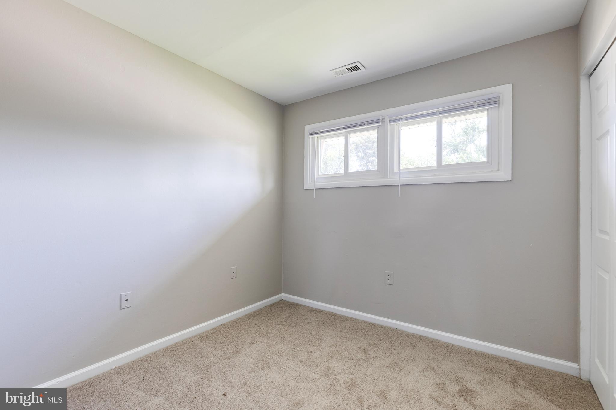 COUNTRY CLUB ESTATES - Residential Lease