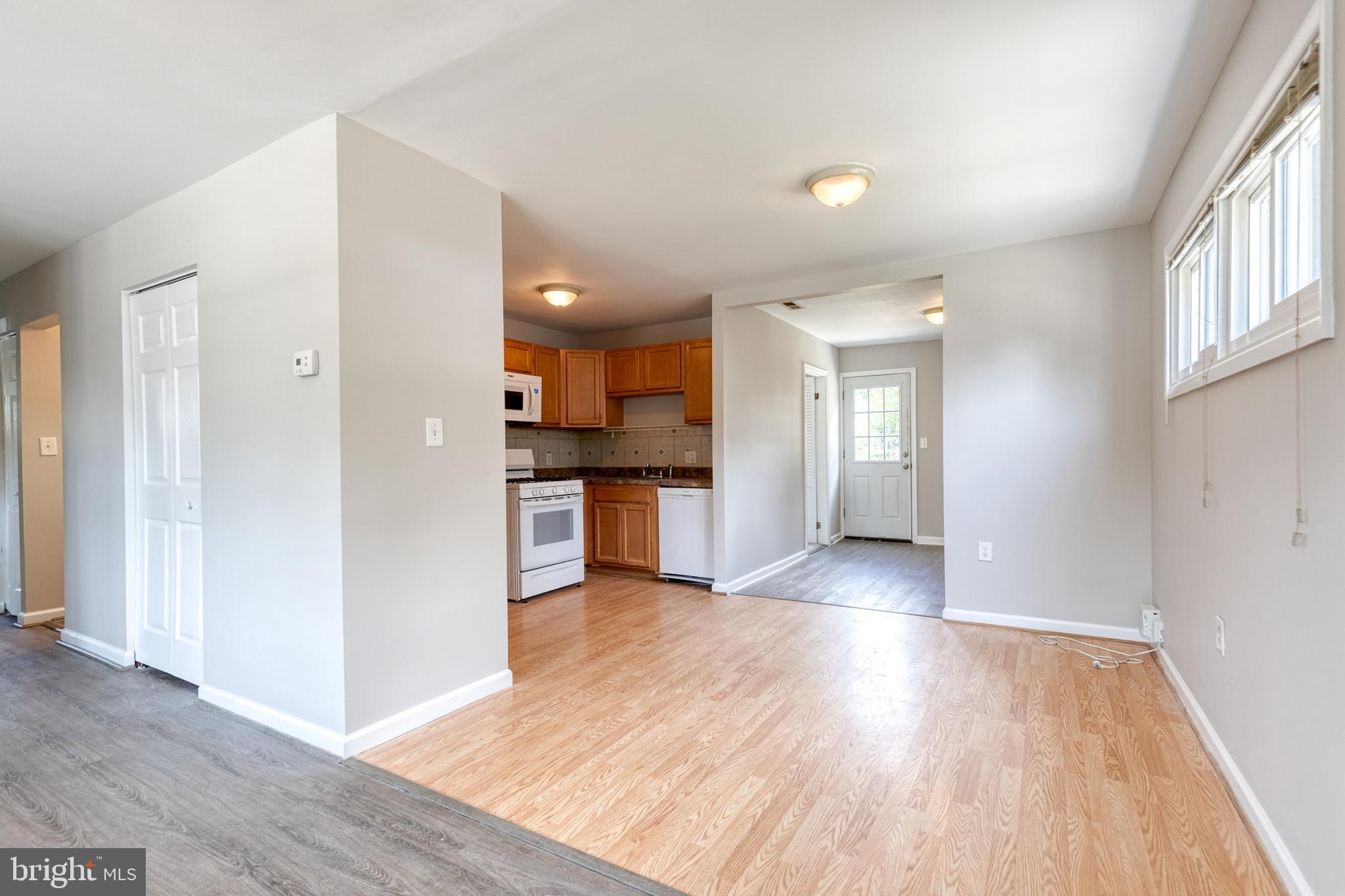 COUNTRY CLUB ESTATES - Residential Lease