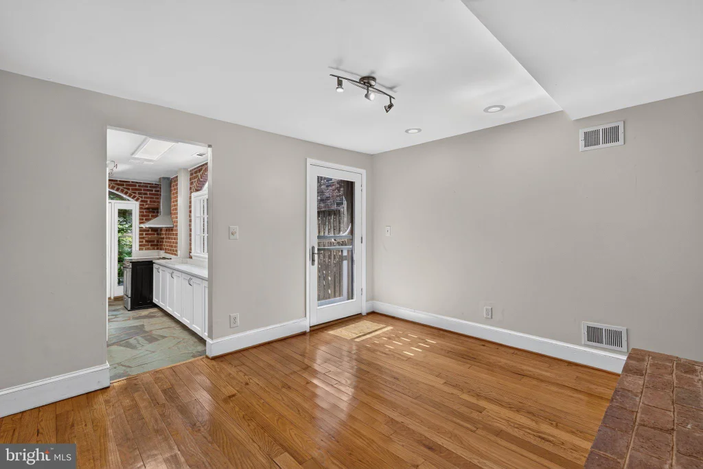 1225 E St SE, Washington, DC 20003 photo 5