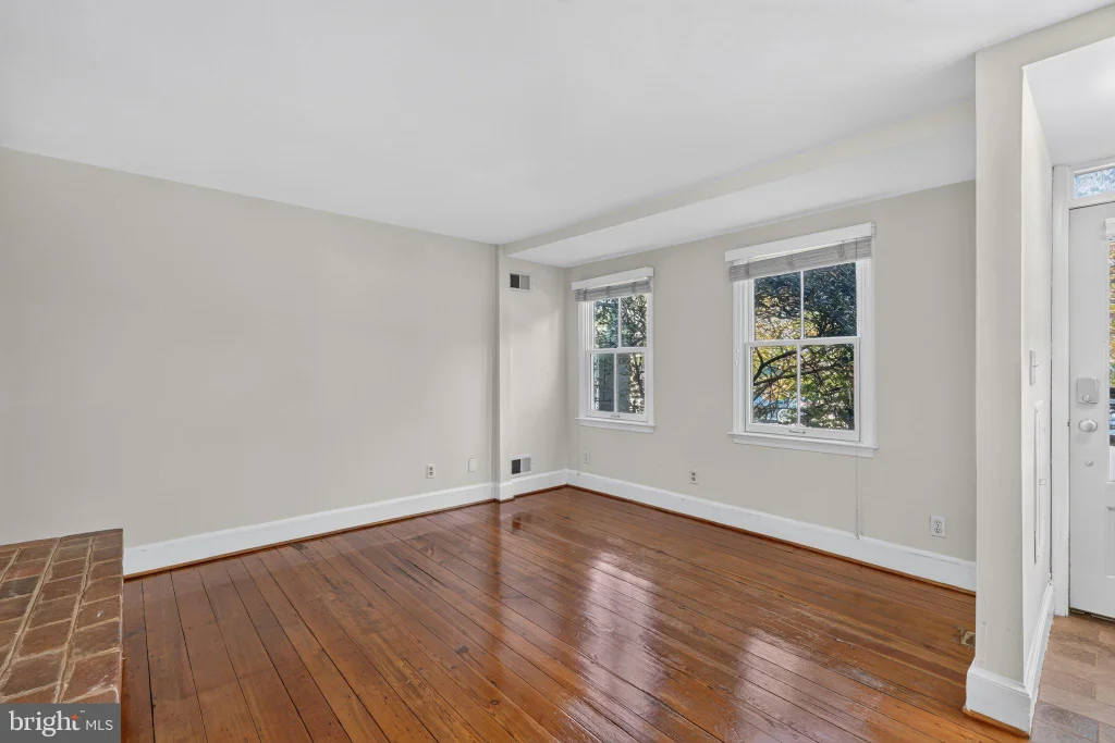 1225 E St SE, Washington, DC 20003 photo 2