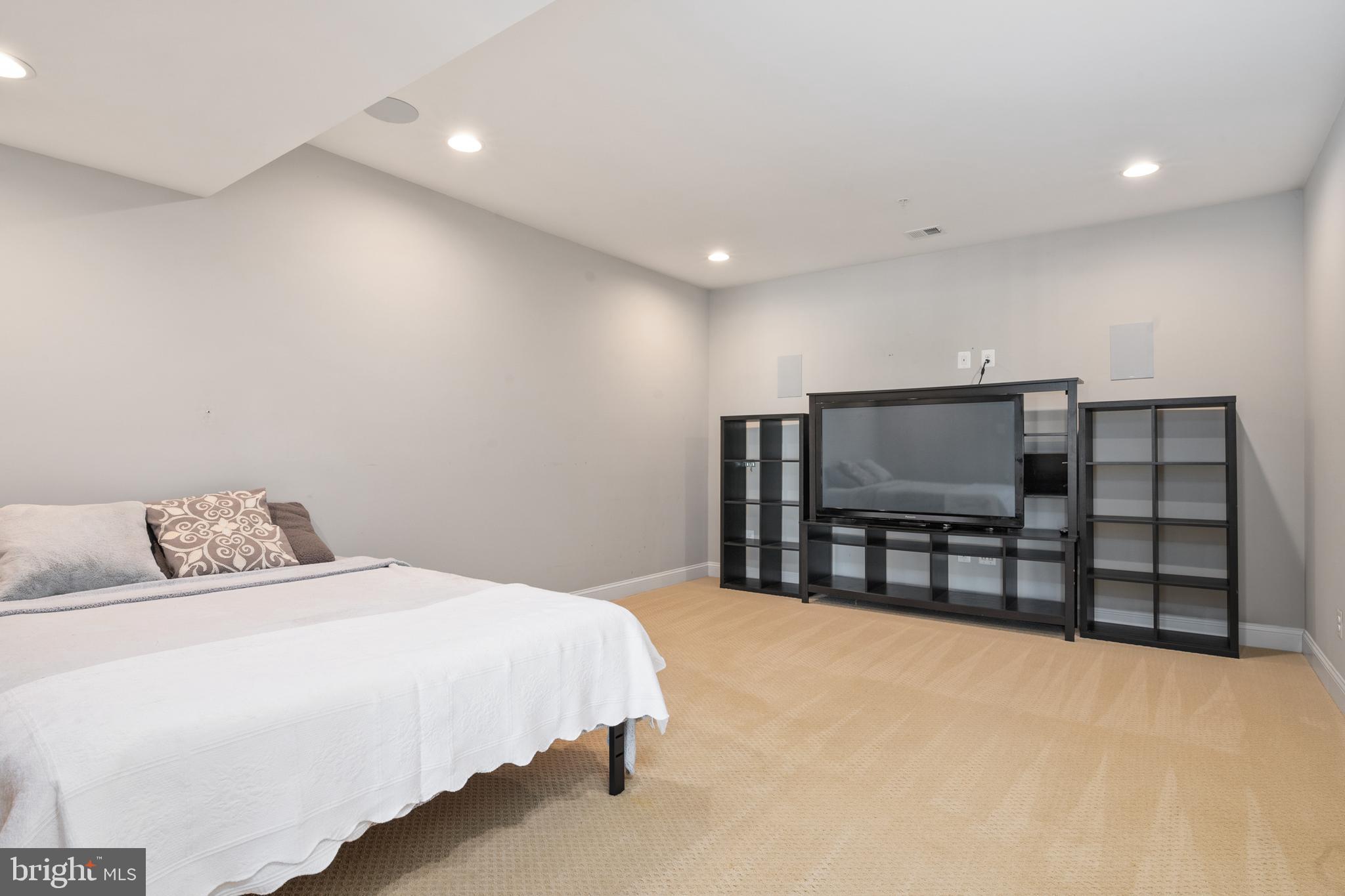 WOODMORE TOWNE CENTRE - Residential