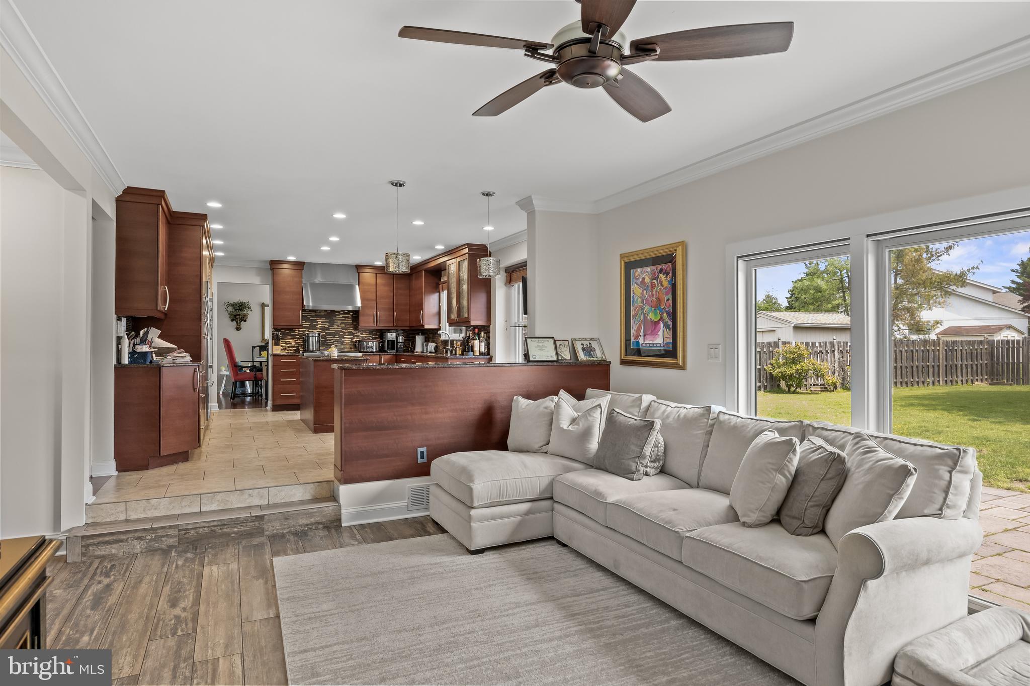 COUNTRY WALK - Residential