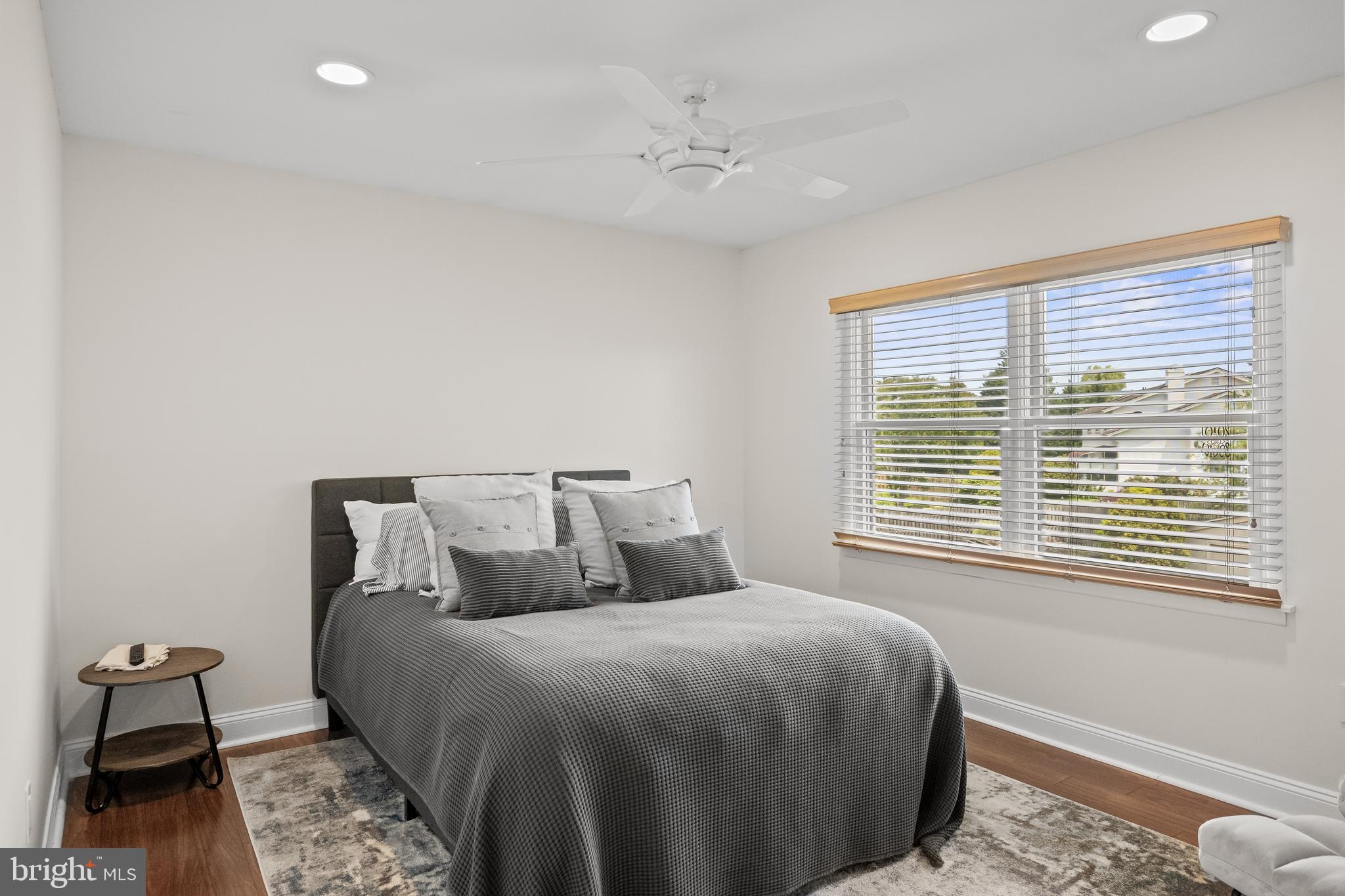 COUNTRY WALK - Residential