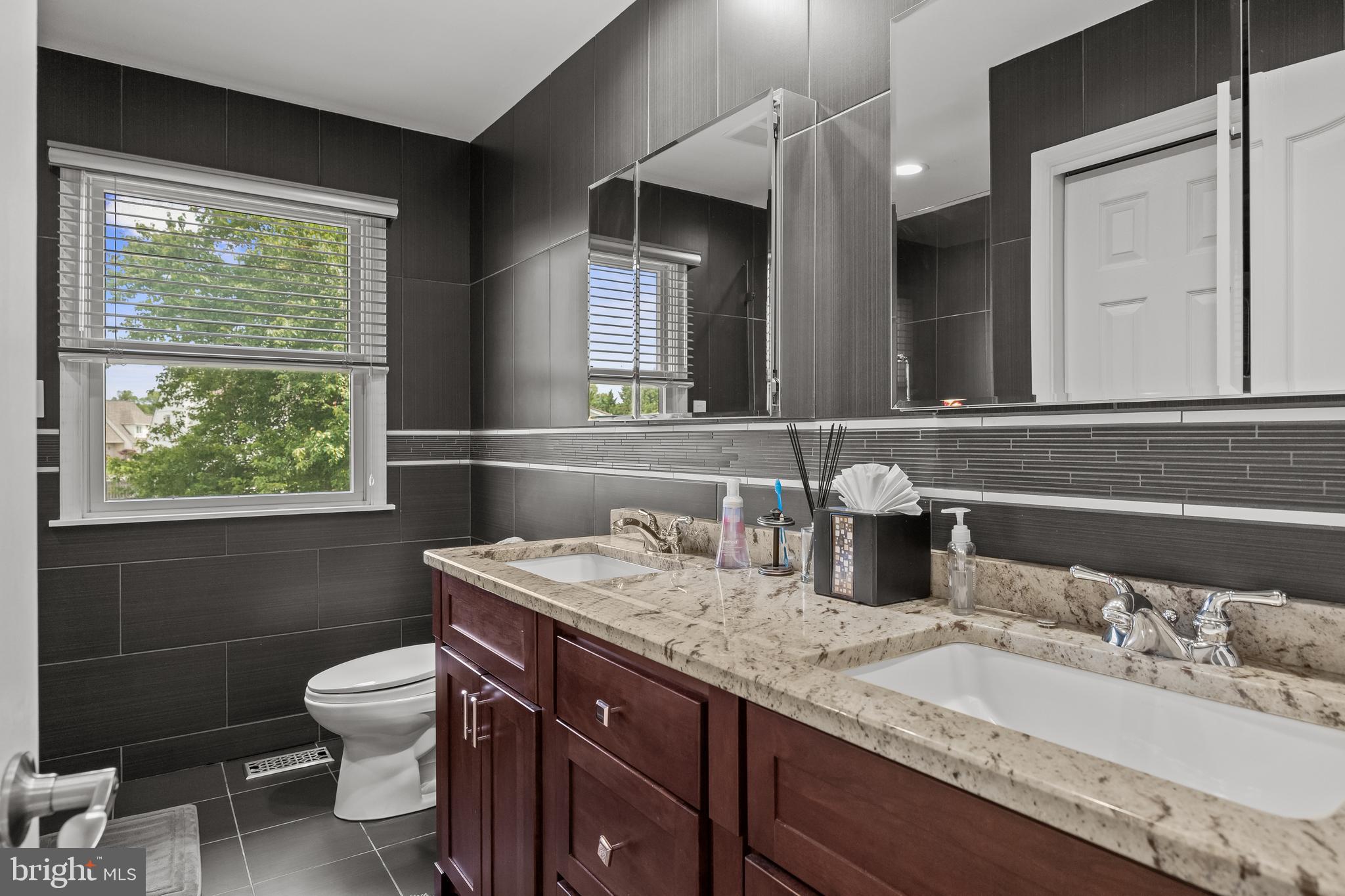 COUNTRY WALK - Residential