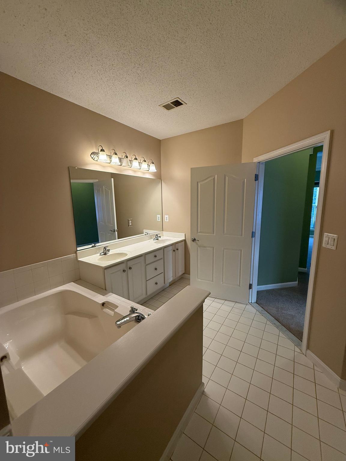 HAWTHORNE GREENE - Residential