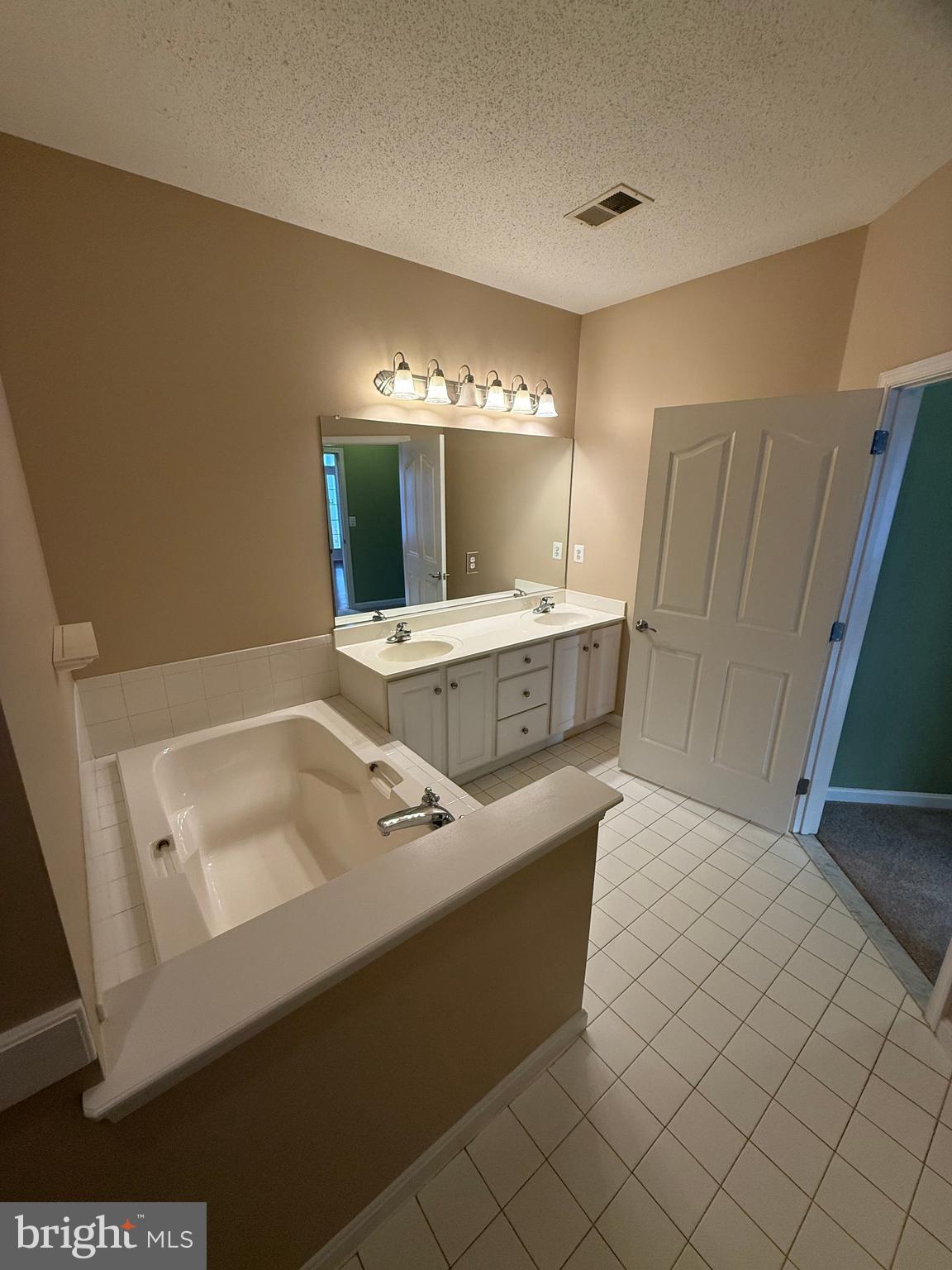 HAWTHORNE GREENE - Residential