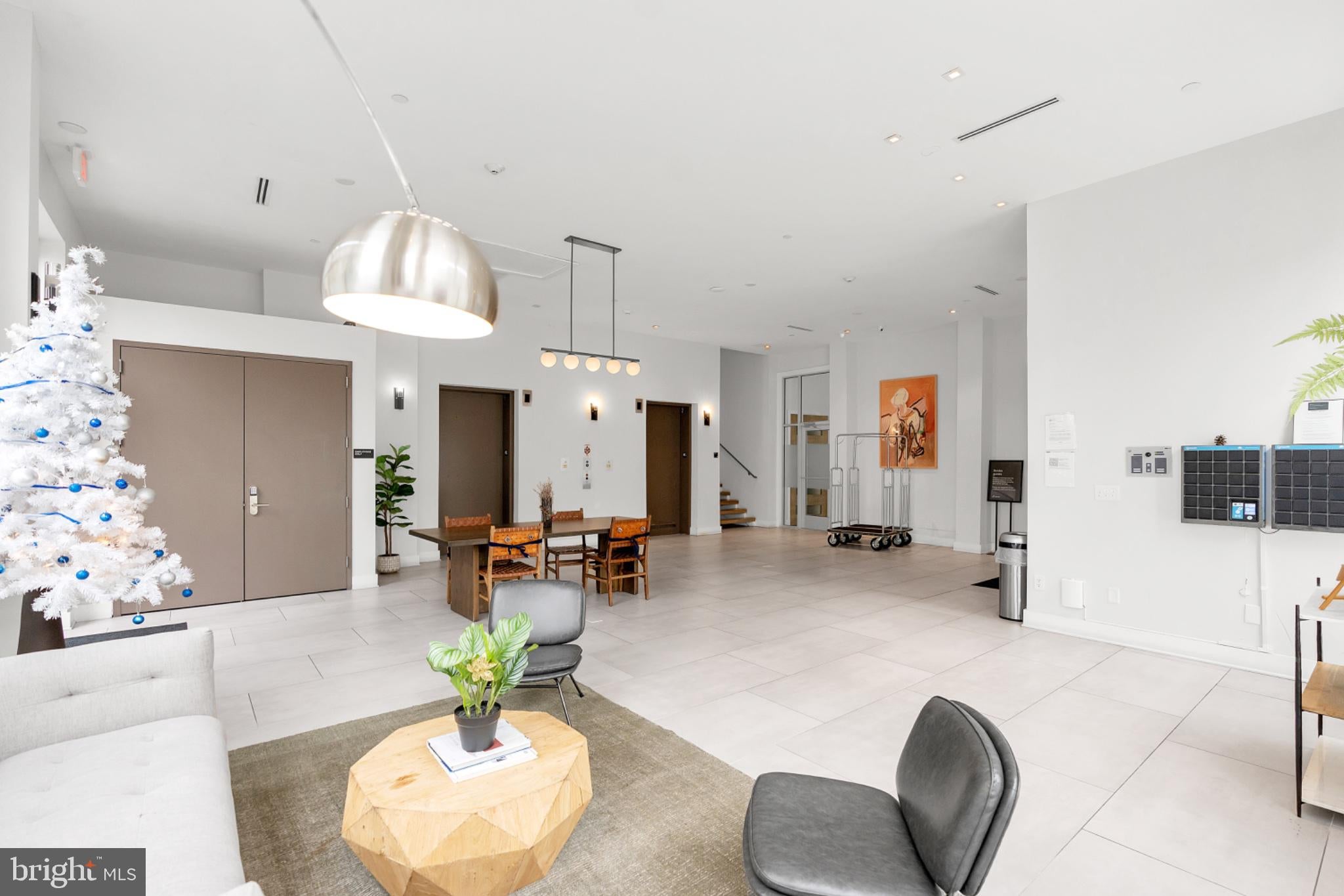 313 RACE STREET 307