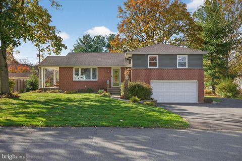 2523 MAYFAIR DRIVE LANCASTER PA 17603