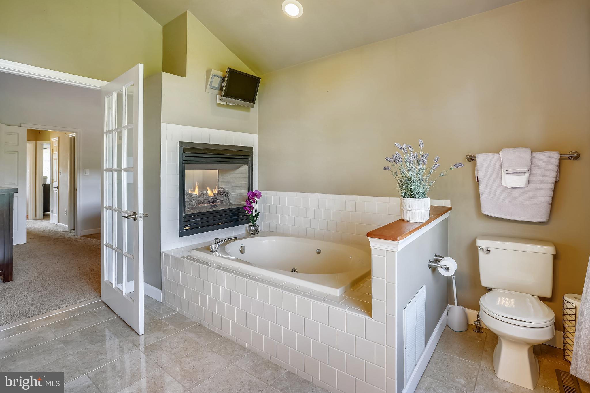 CONSTANT FRIENDSHIP - Residential