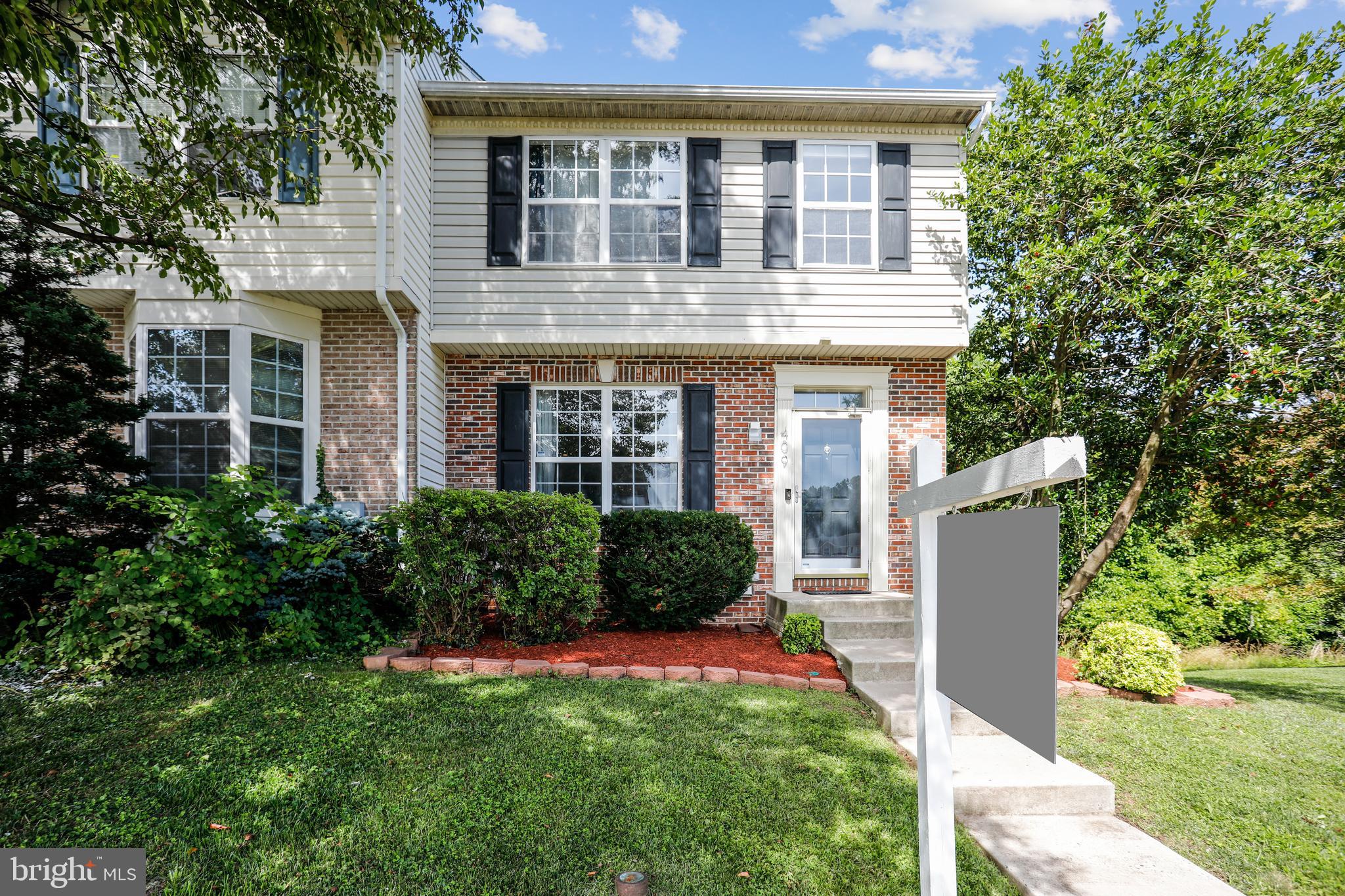 CONSTANT FRIENDSHIP - Residential