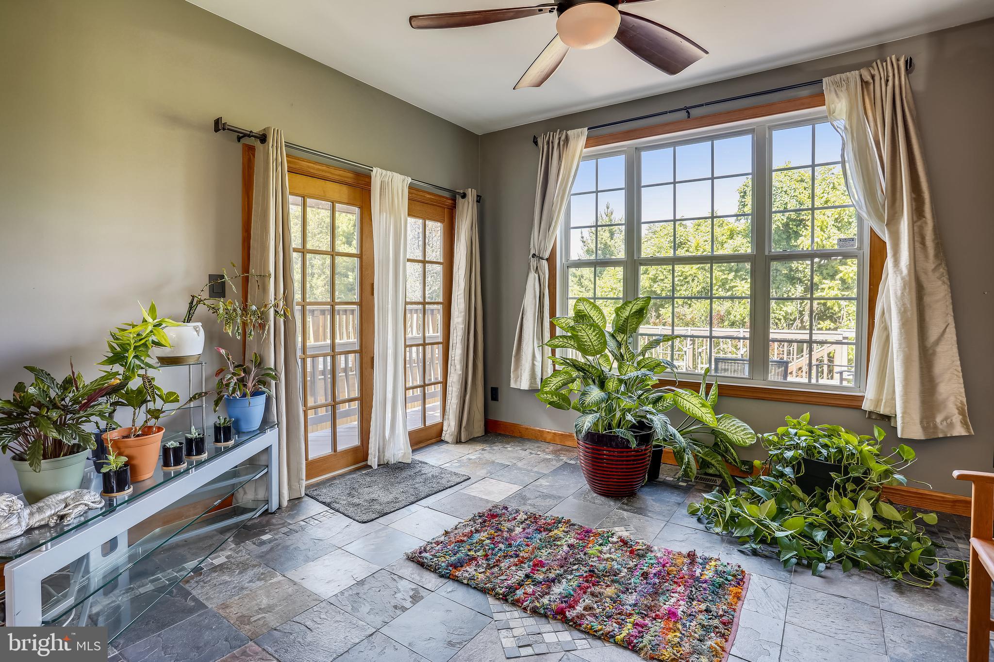 CONSTANT FRIENDSHIP - Residential