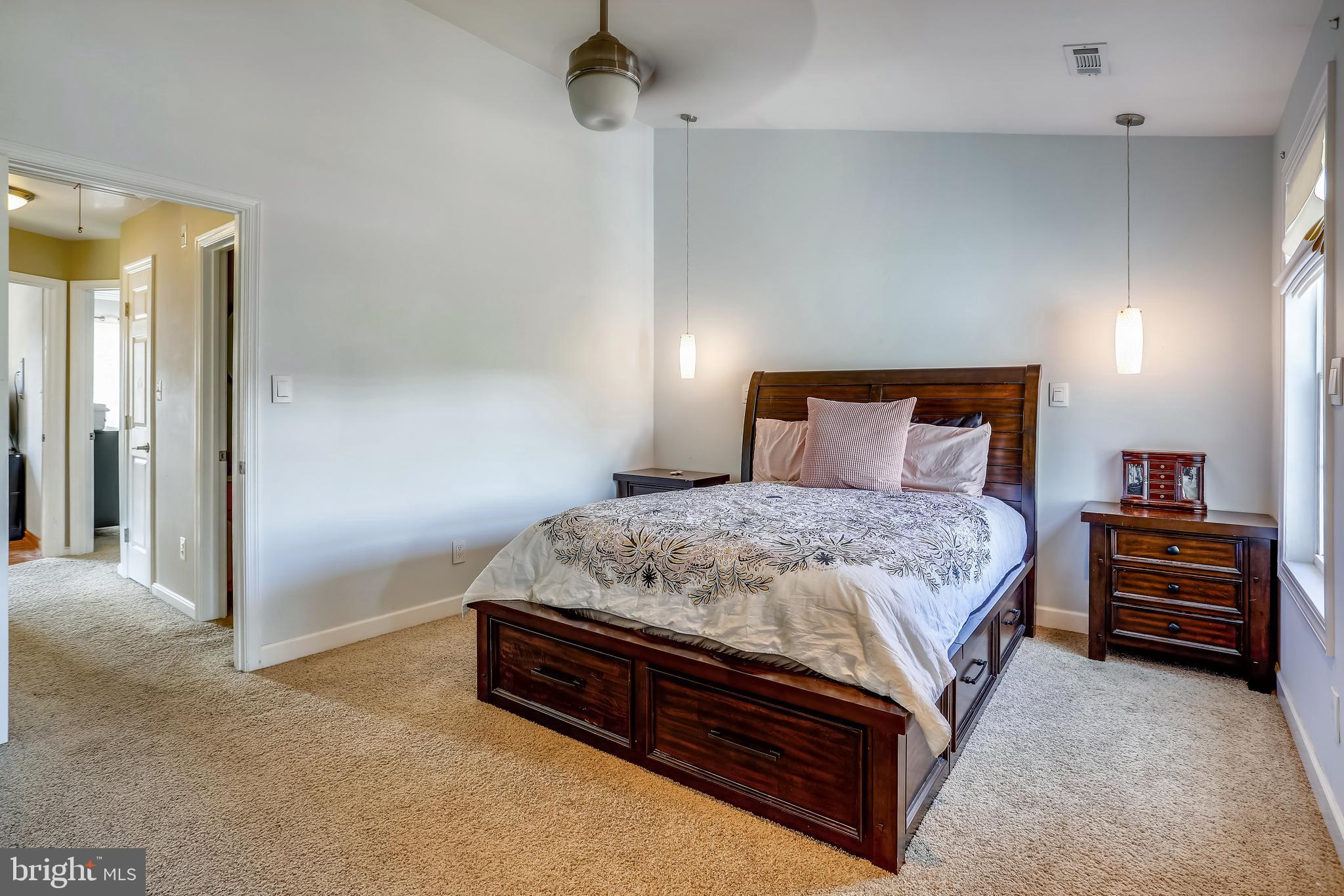 CONSTANT FRIENDSHIP - Residential