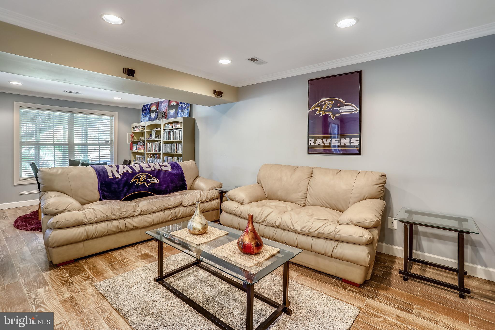 CONSTANT FRIENDSHIP - Residential