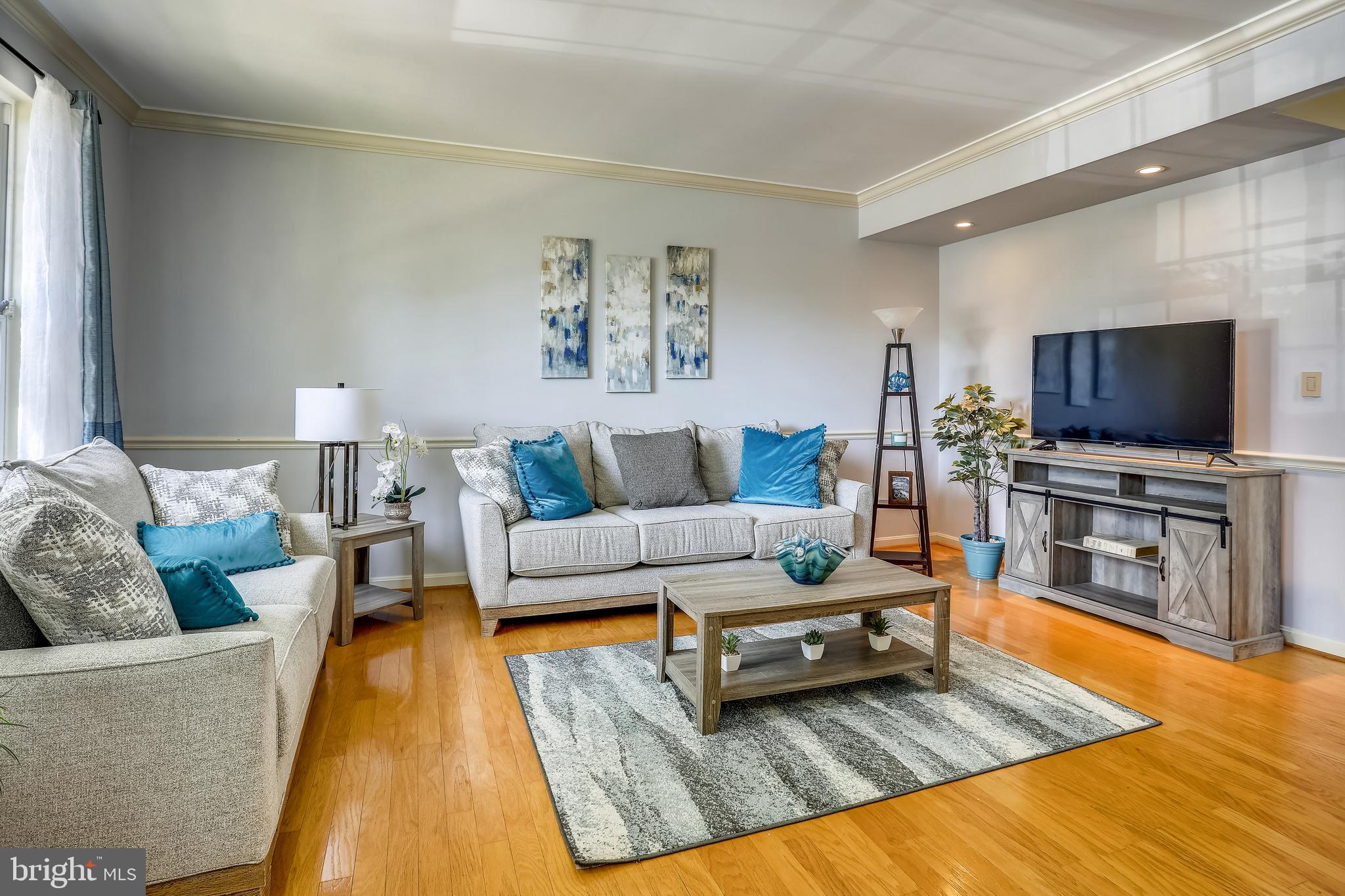 CONSTANT FRIENDSHIP - Residential