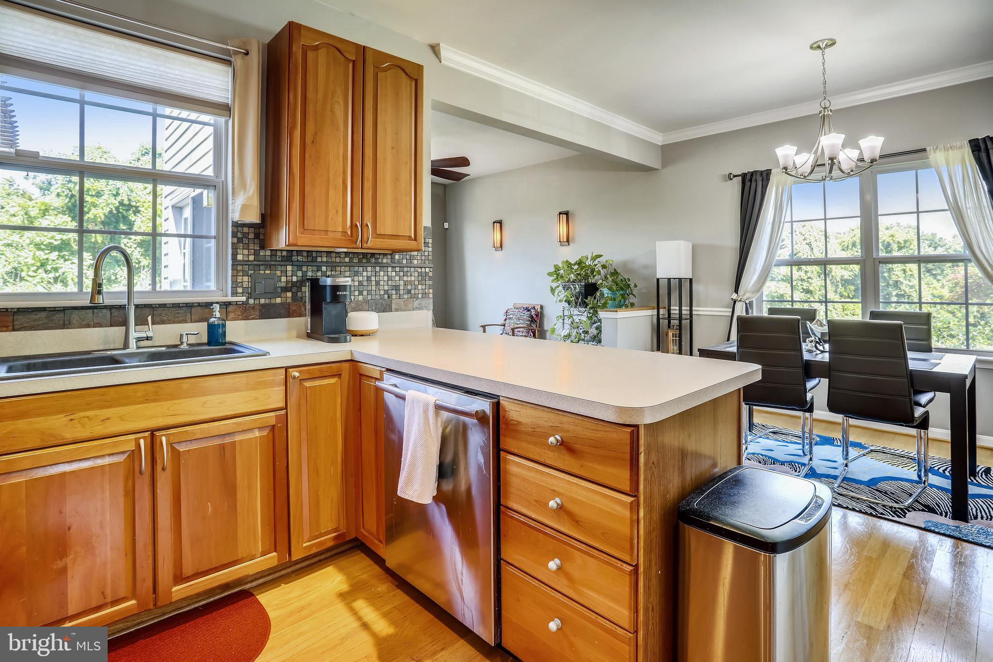 CONSTANT FRIENDSHIP - Residential