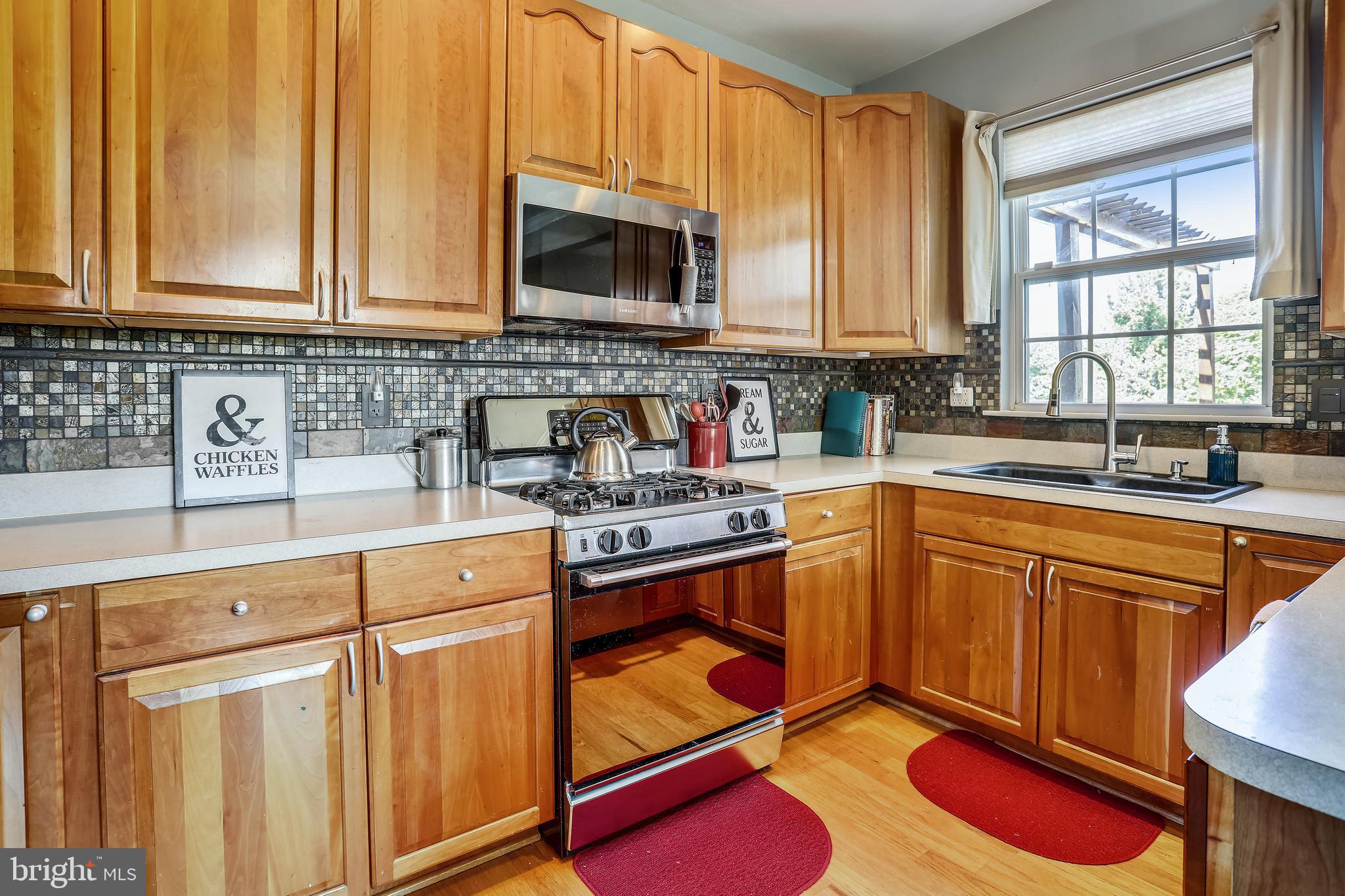 CONSTANT FRIENDSHIP - Residential