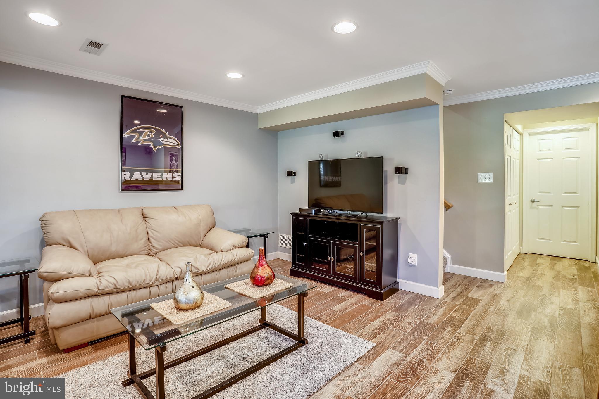 CONSTANT FRIENDSHIP - Residential