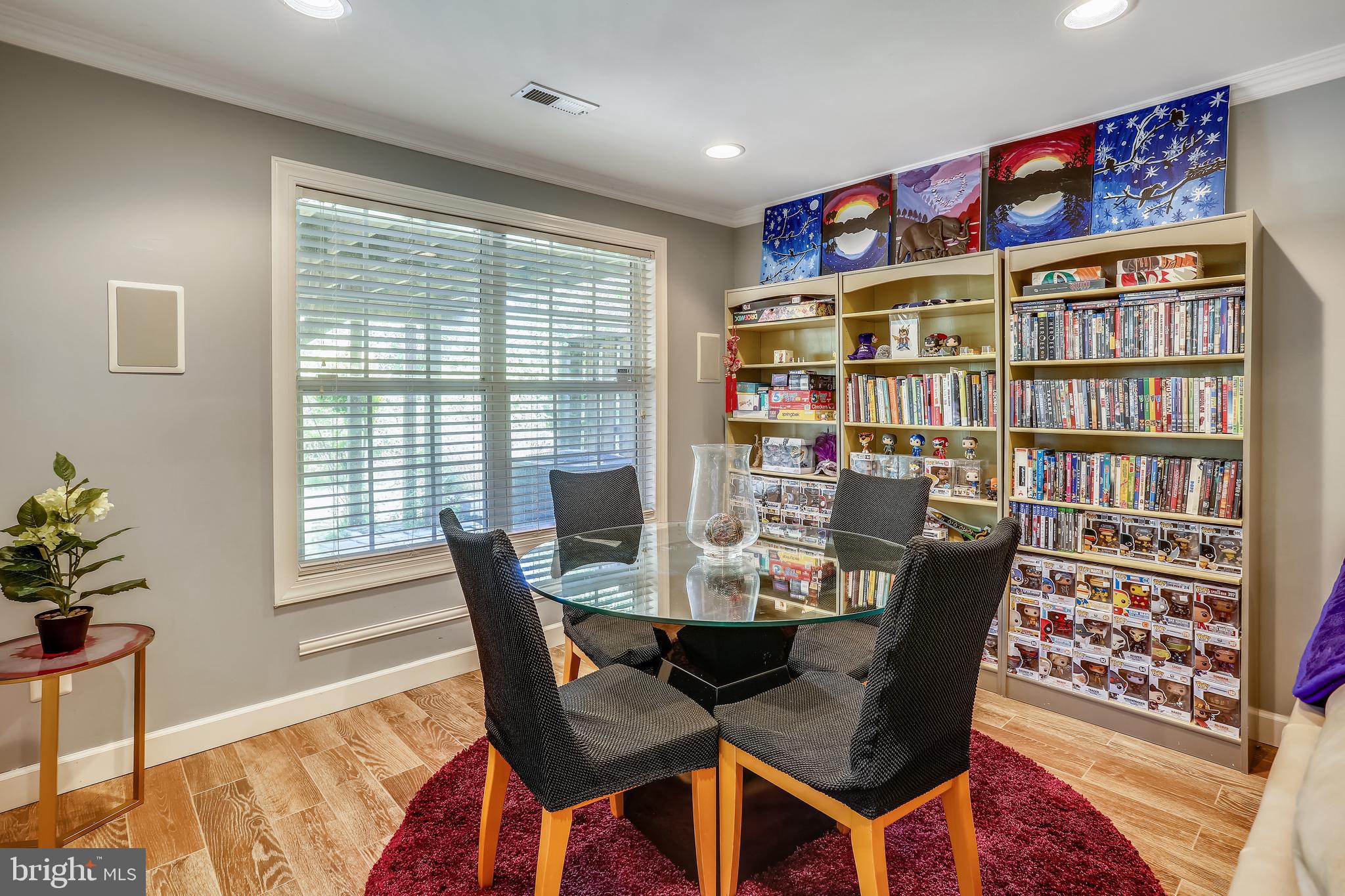 CONSTANT FRIENDSHIP - Residential