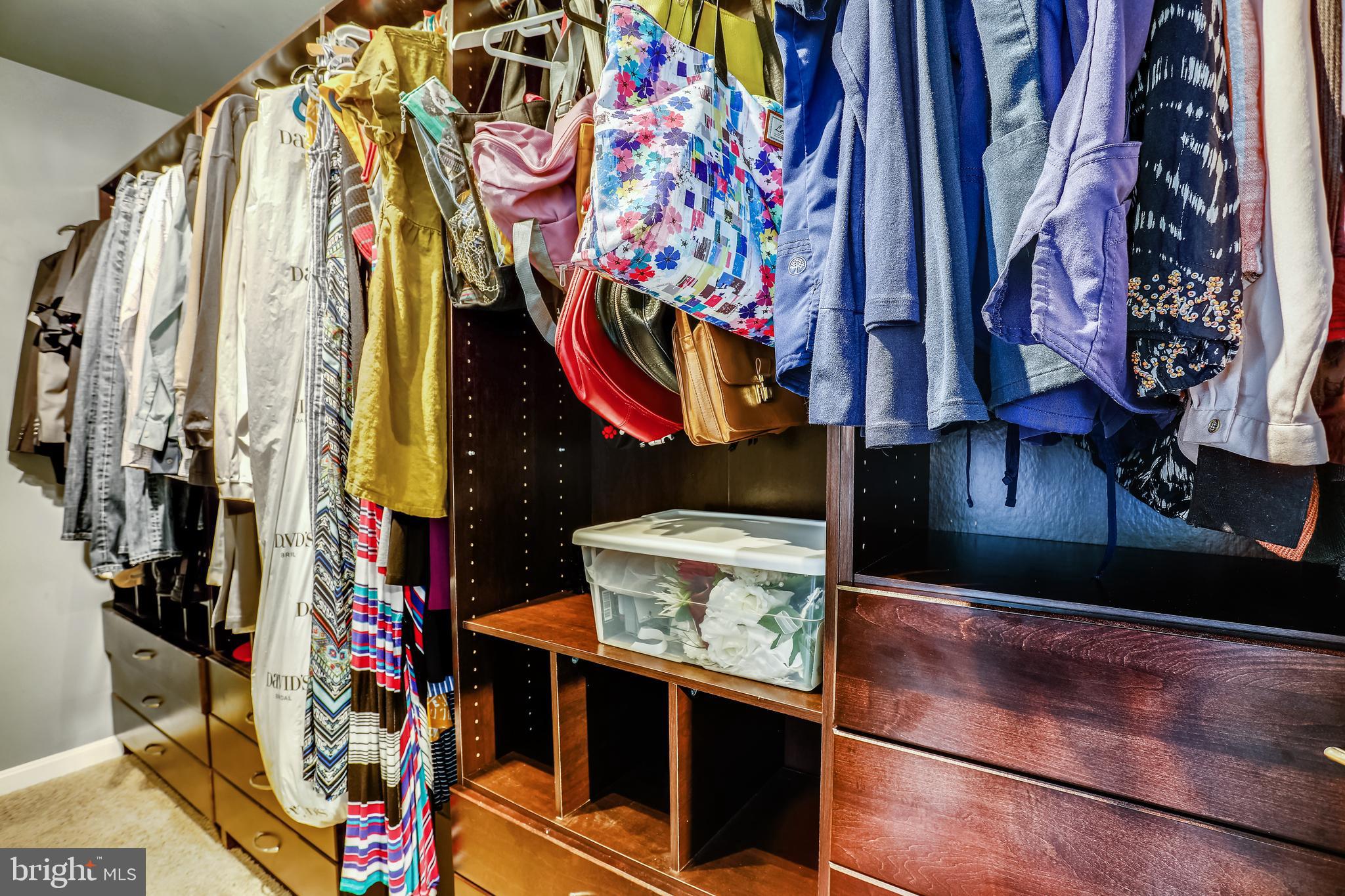 CONSTANT FRIENDSHIP - Residential