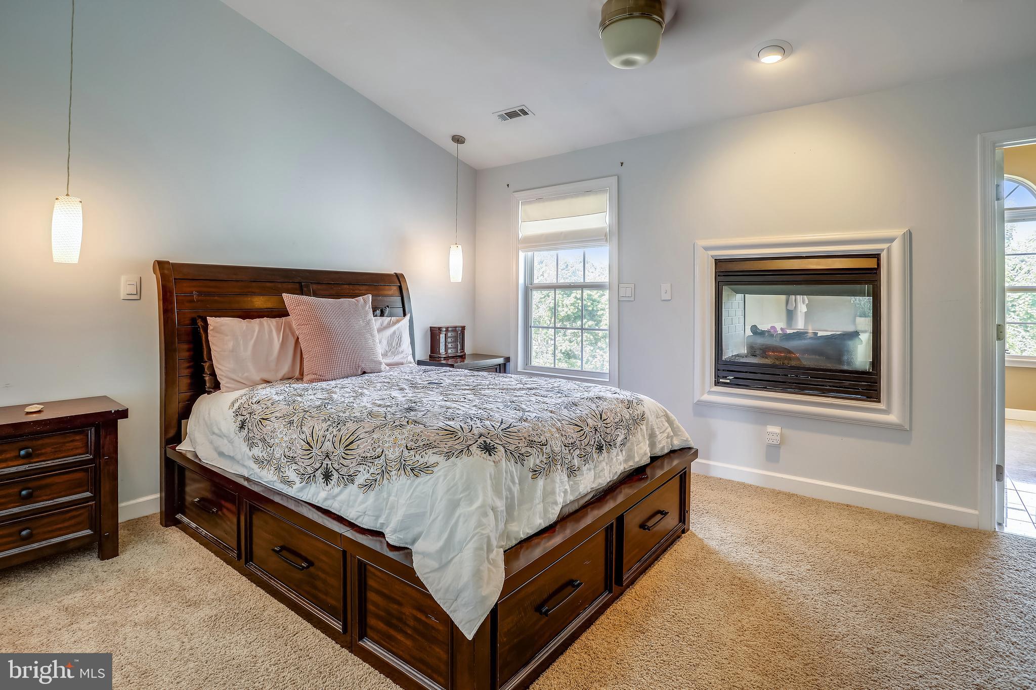 CONSTANT FRIENDSHIP - Residential