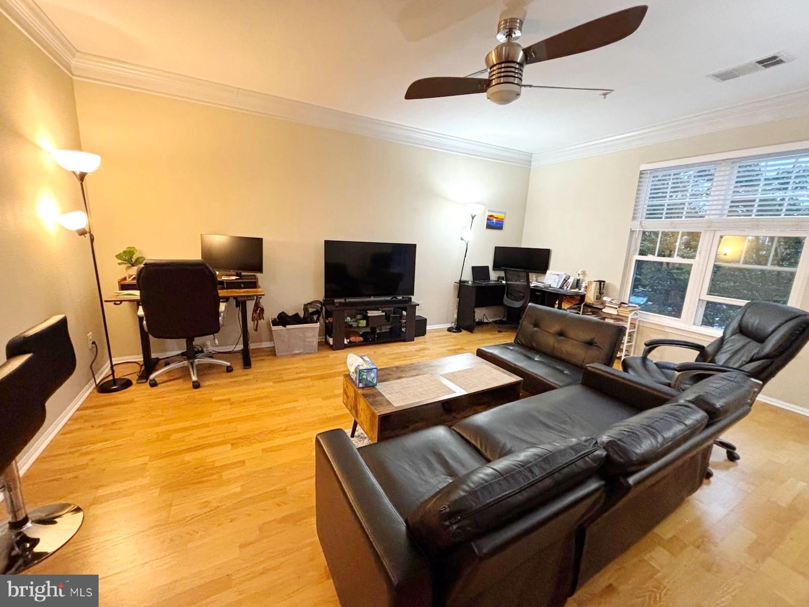 1581 SPRING GATE DRIVE 5207