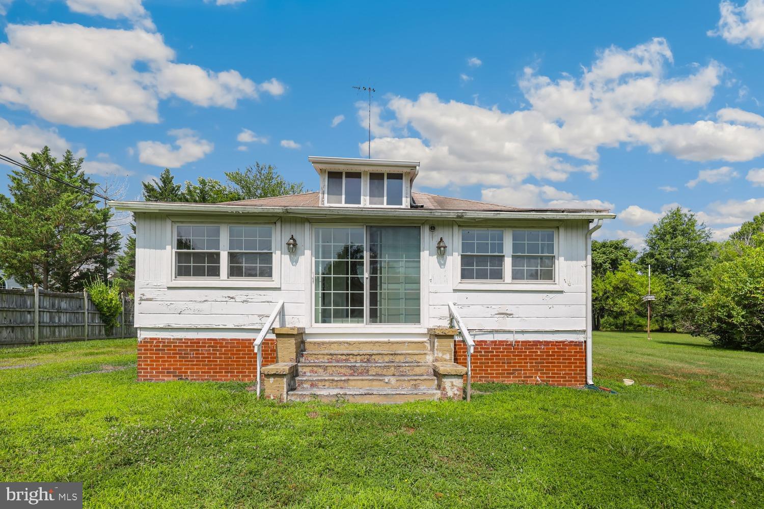 8208 MOUNT VERNON HIGHWAY
