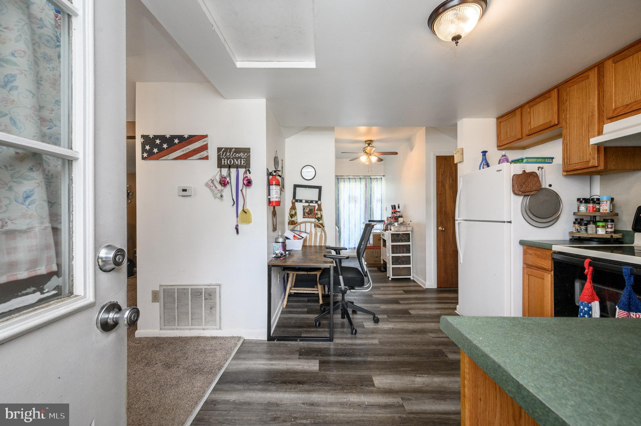 204 E LAKESHORE DRIVE