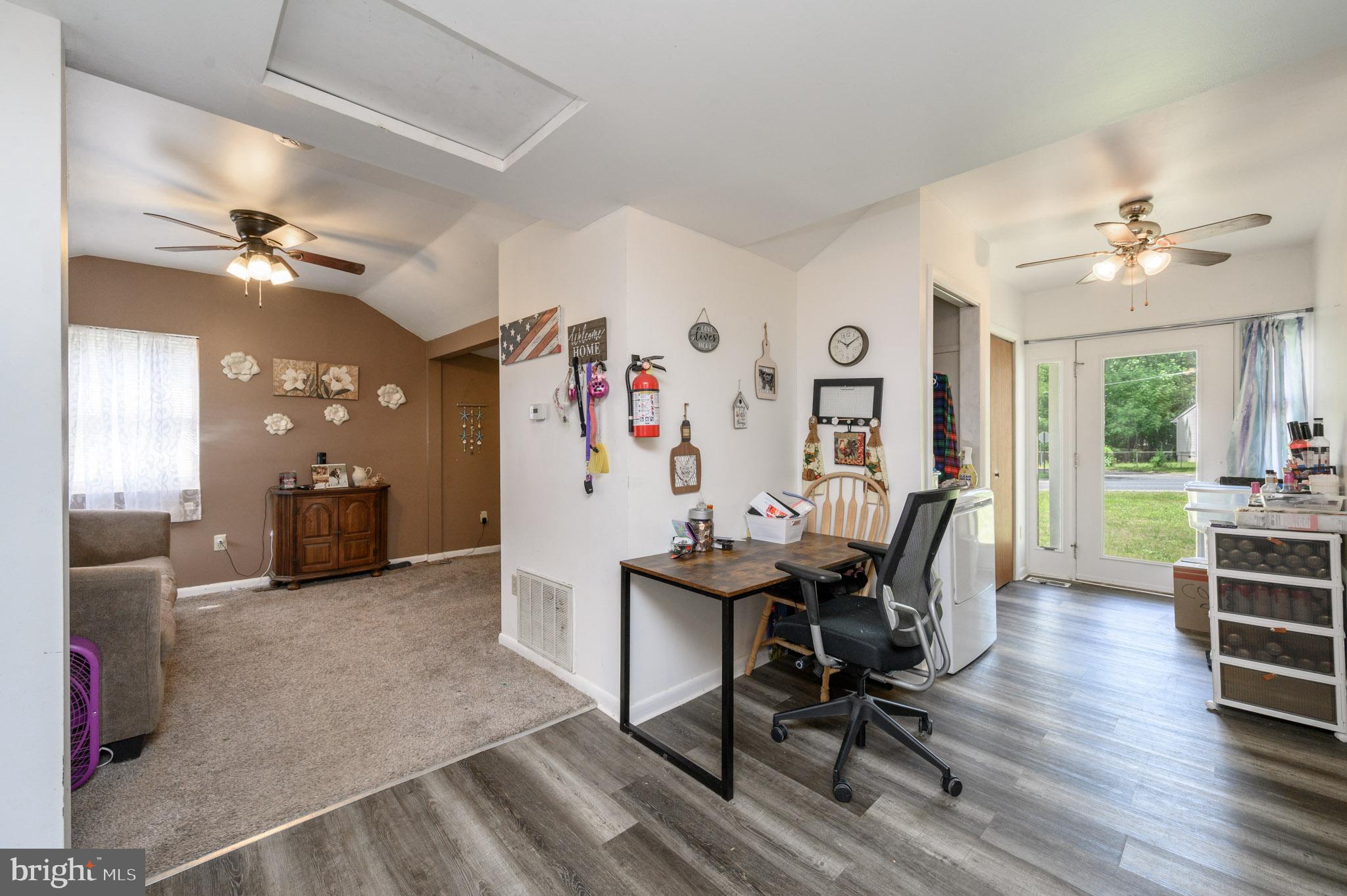 204 E LAKESHORE DRIVE