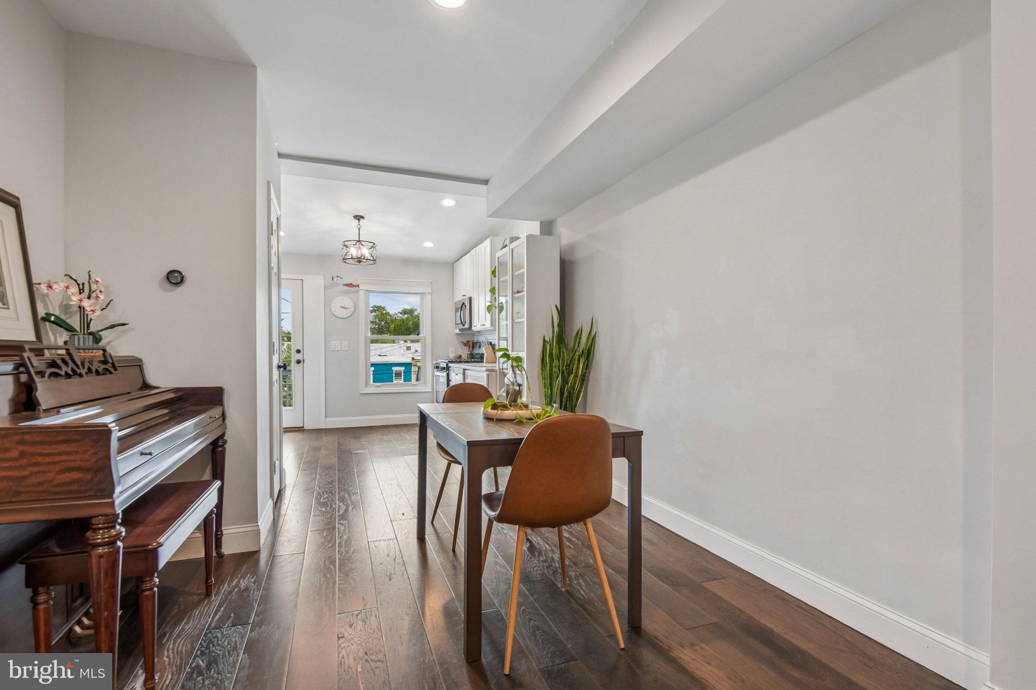 1138 ROLAND HEIGHTS