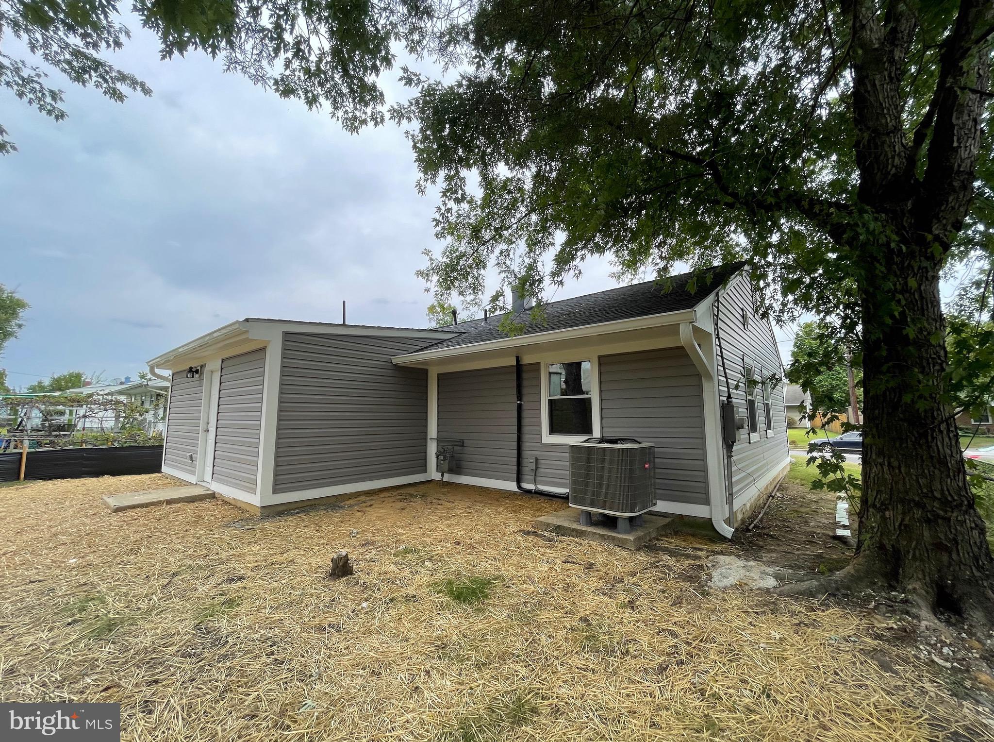 SOUTH LAWN - Residential