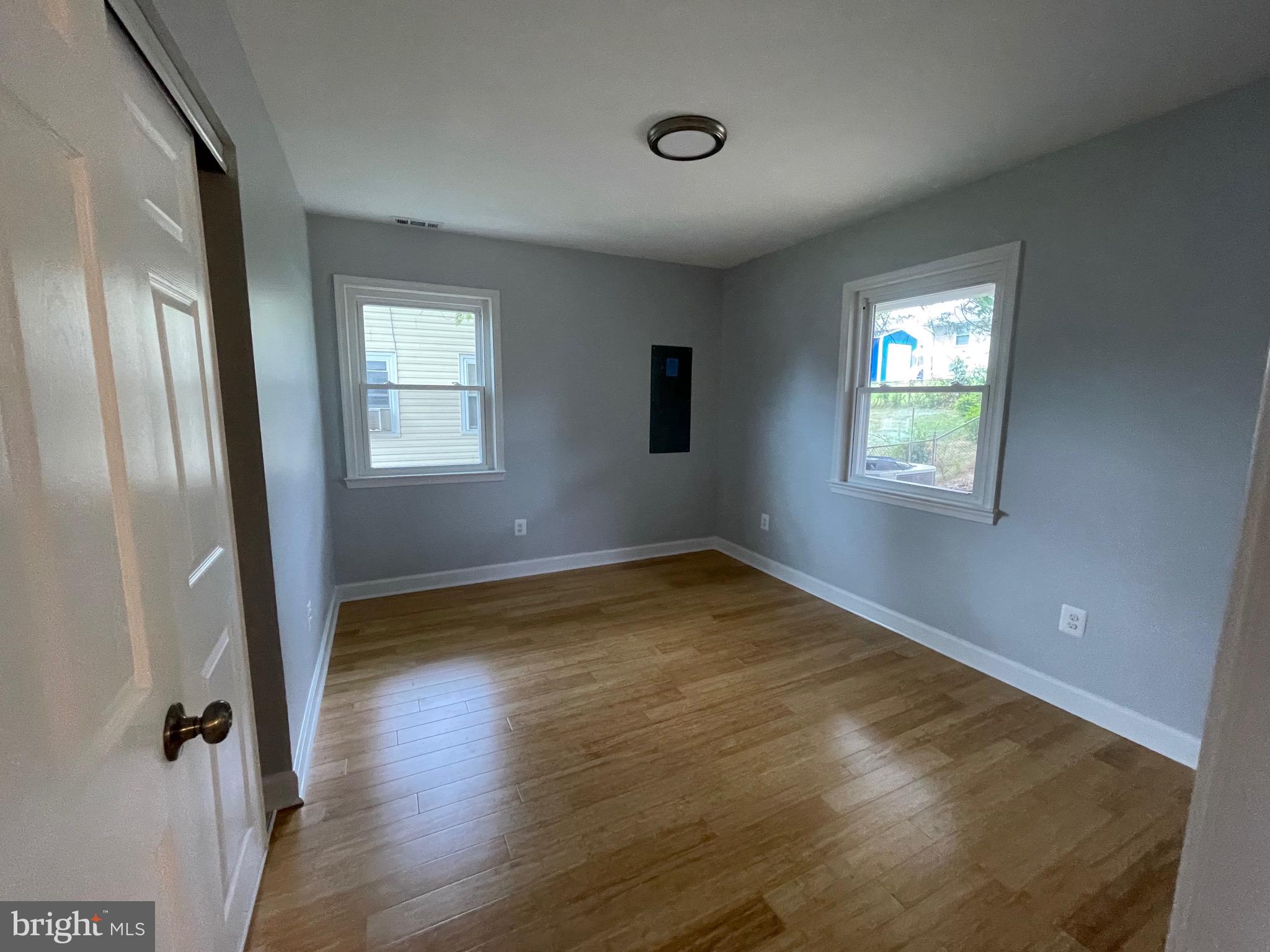 SOUTH LAWN - Residential