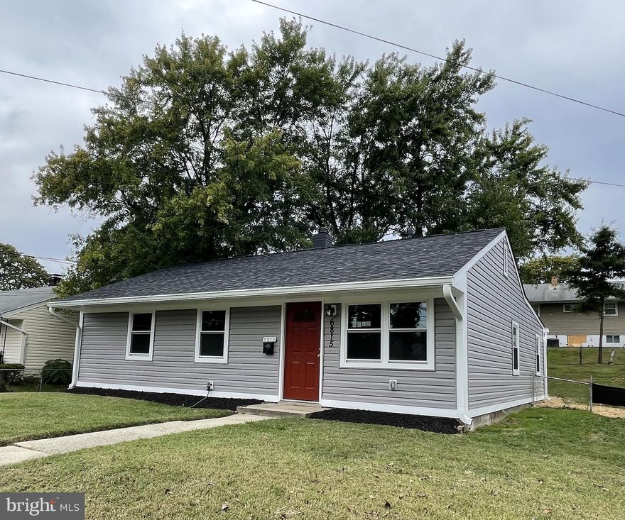 Fully beautiful renovated single family home!. 4 Bedroom + 2 full bath, kitchen with granite countertop and stainless steel appliances, dining room and kitchen with tile floor, all other rooms with bamboo flooring. Close to I-495, National Harbour, MGM, Tangler Outlet.