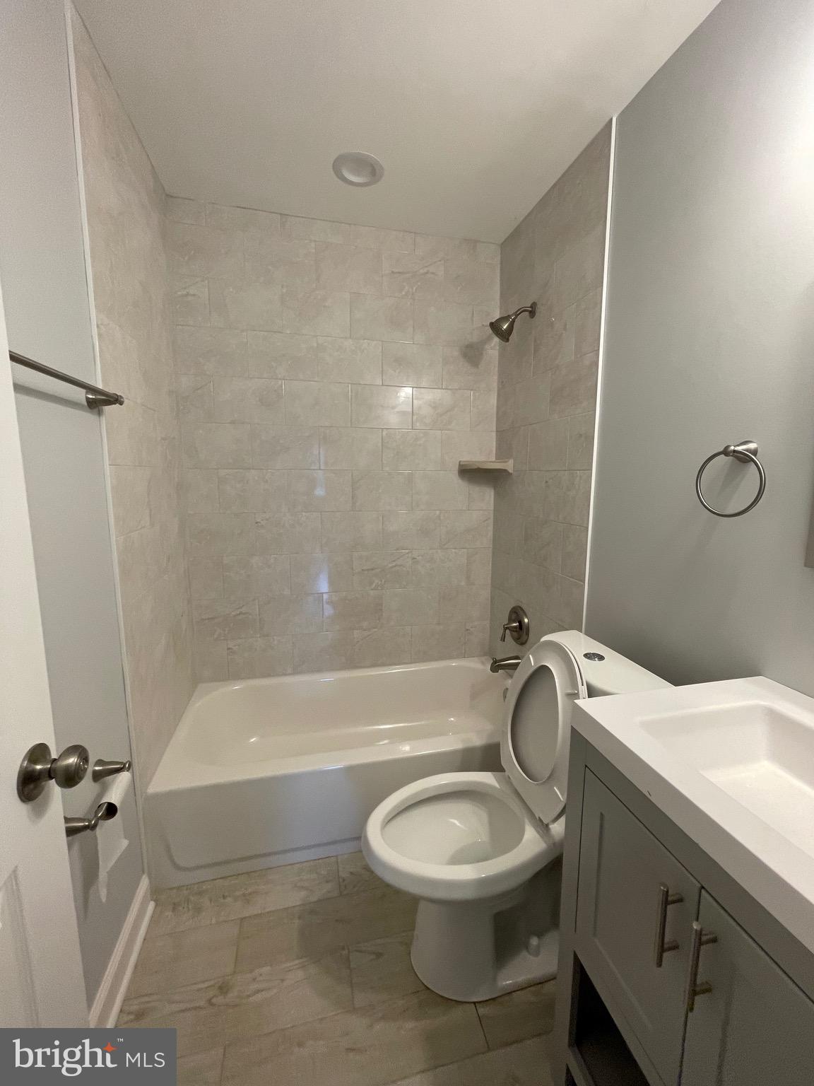 SOUTH LAWN - Residential