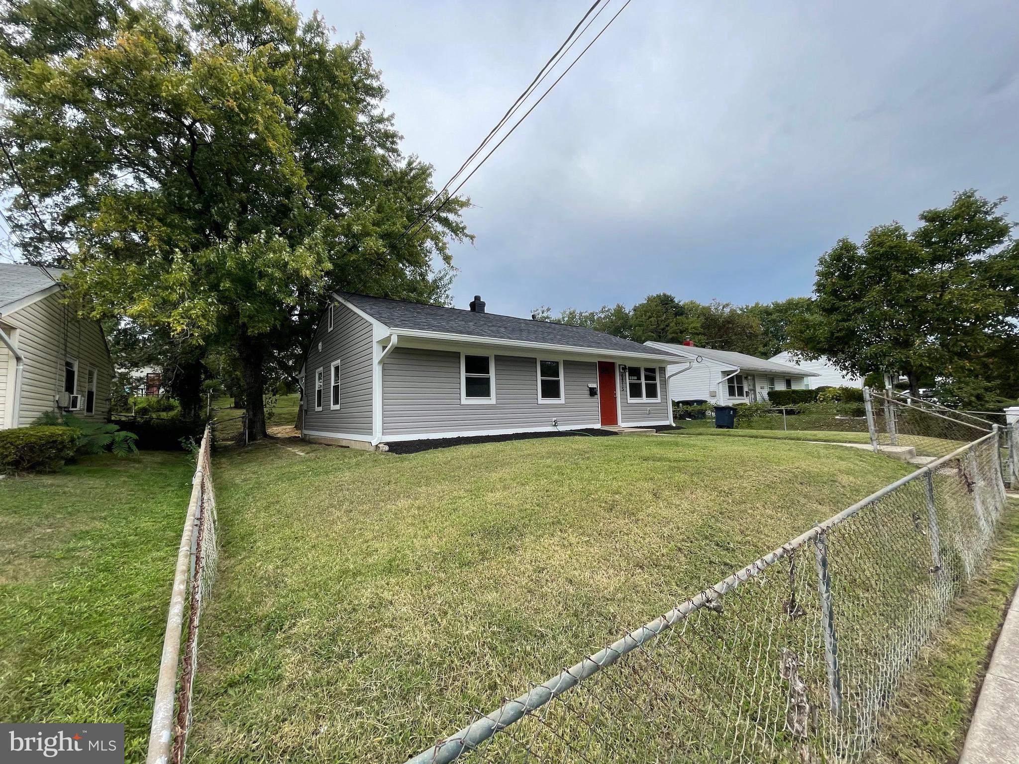 SOUTH LAWN - Residential