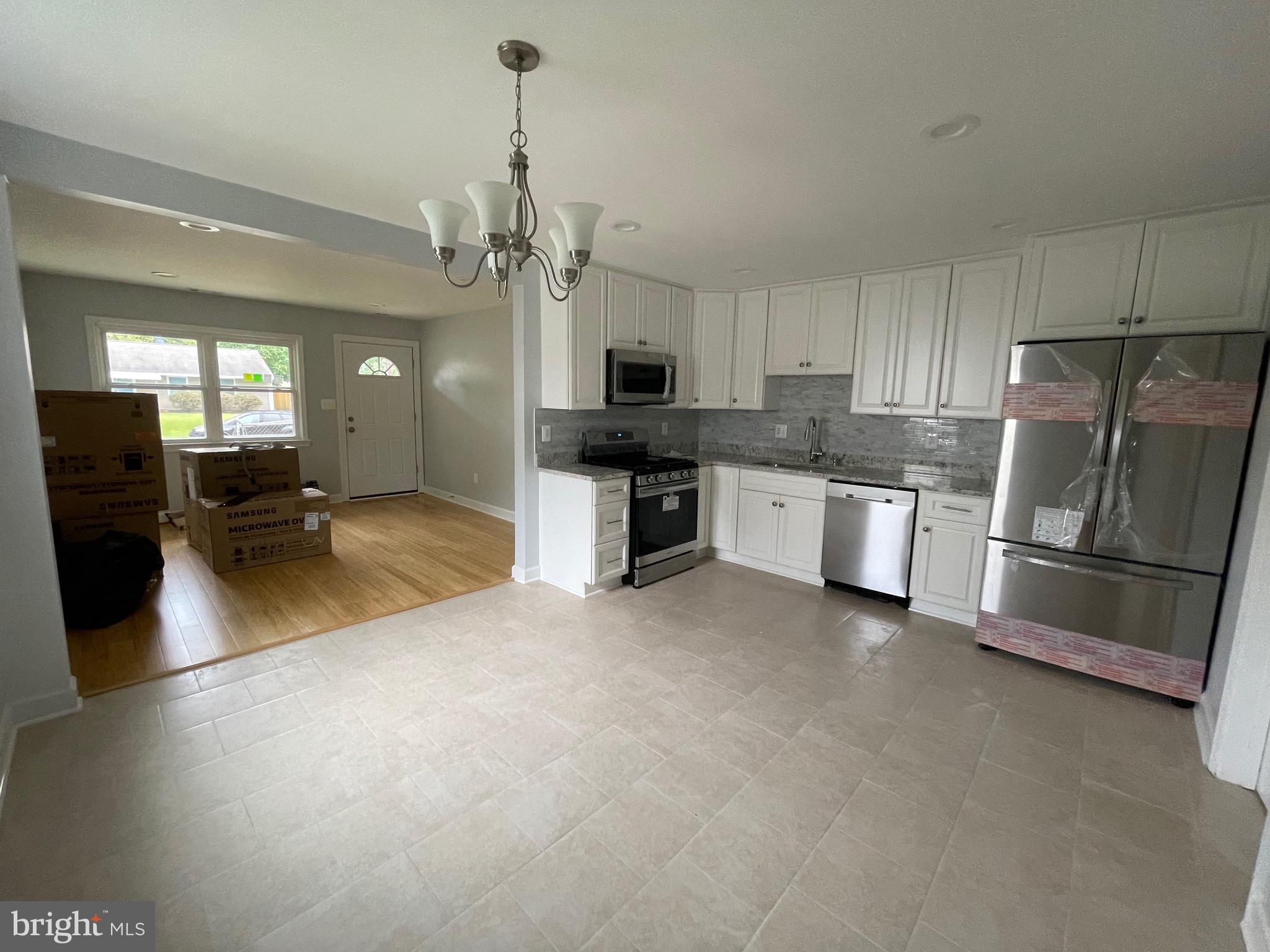 SOUTH LAWN - Residential