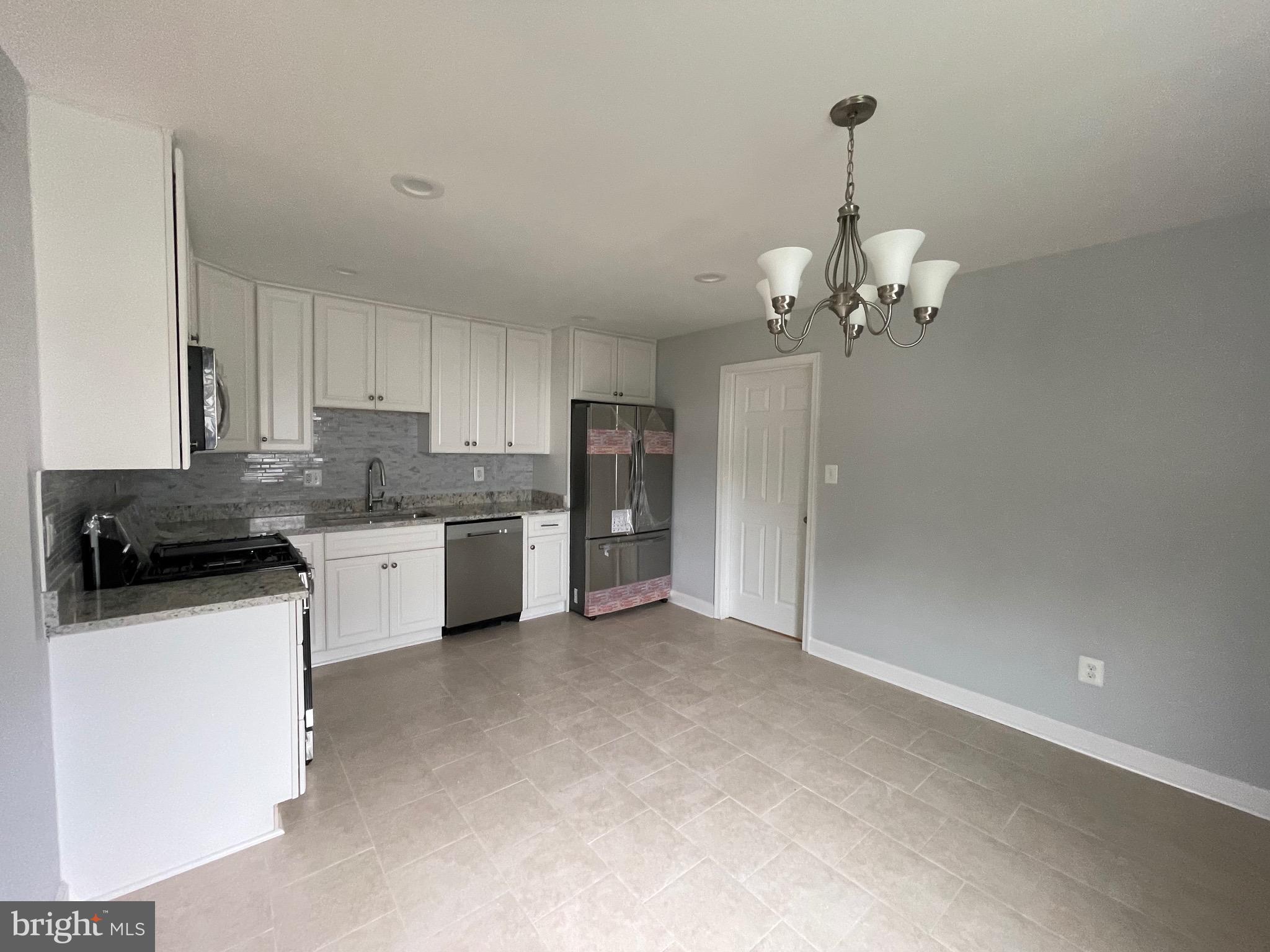 SOUTH LAWN - Residential