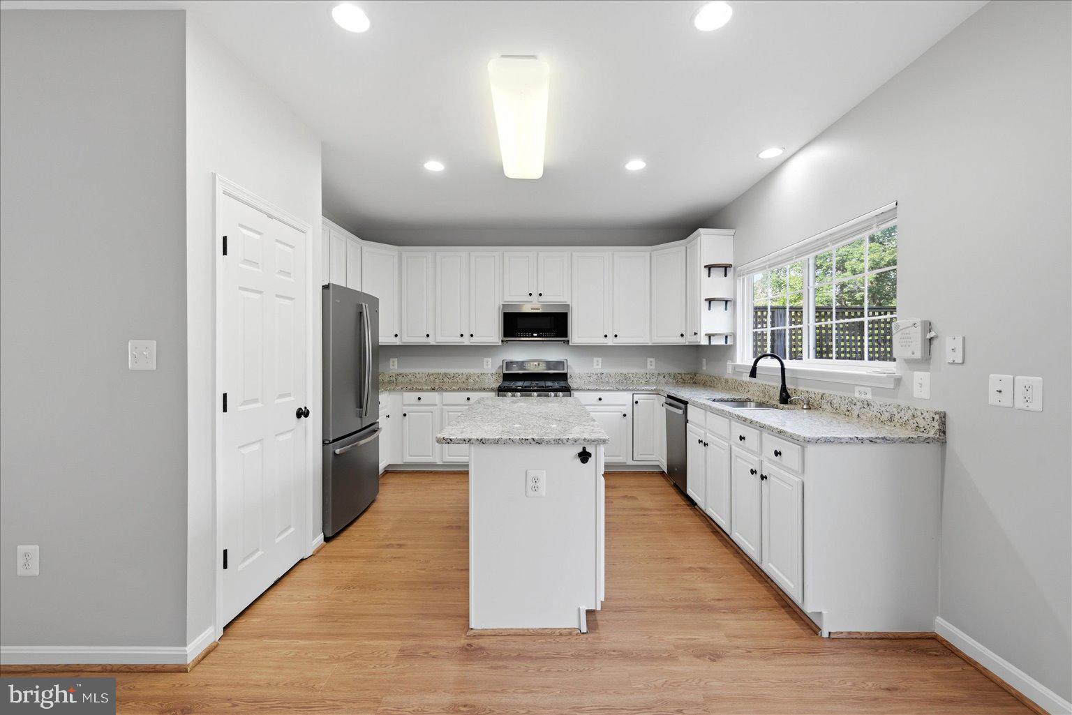 18521 SIERRA SPRINGS SQUARE