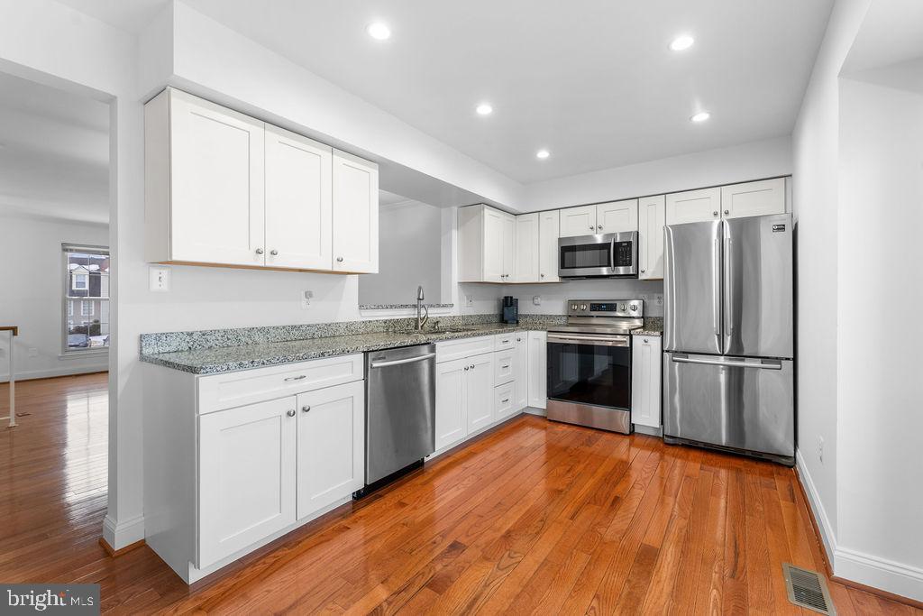 PRINCETON SQUARE - Residential