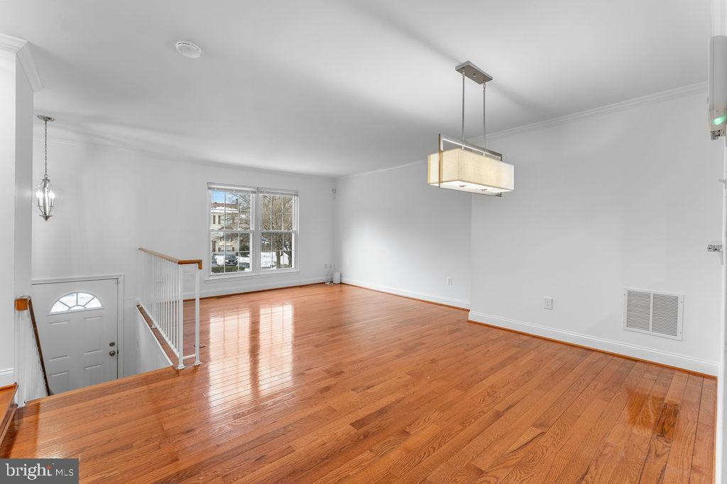 PRINCETON SQUARE - Residential