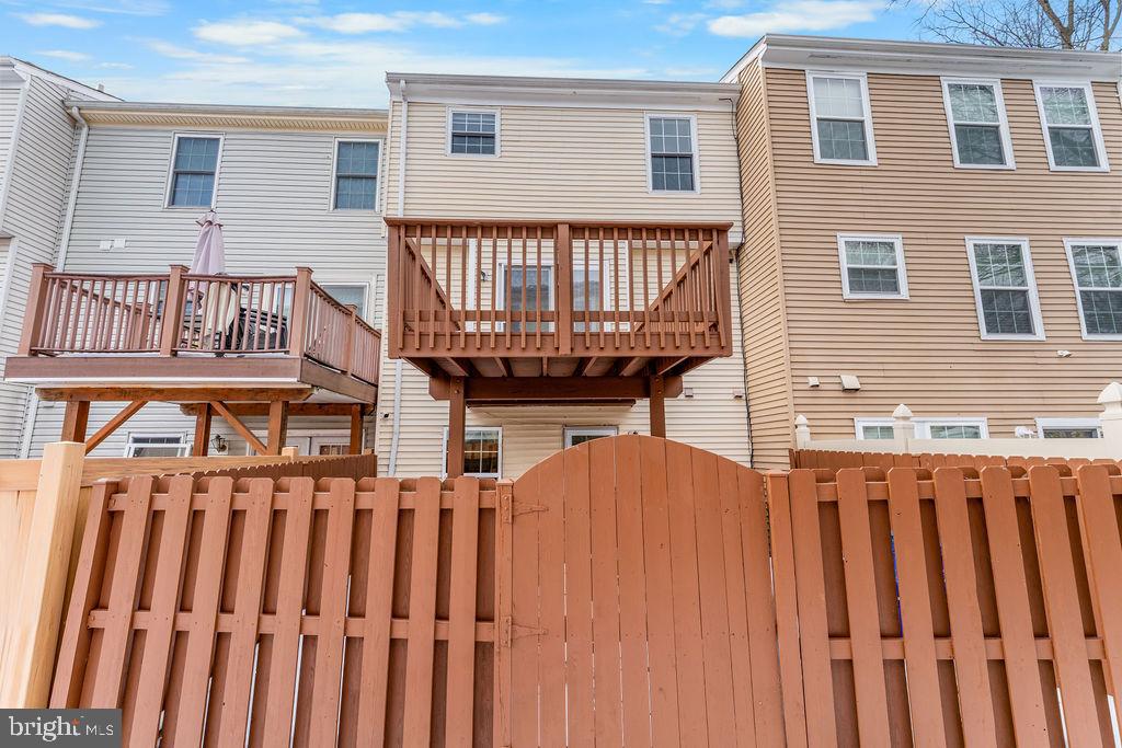 PRINCETON SQUARE - Residential