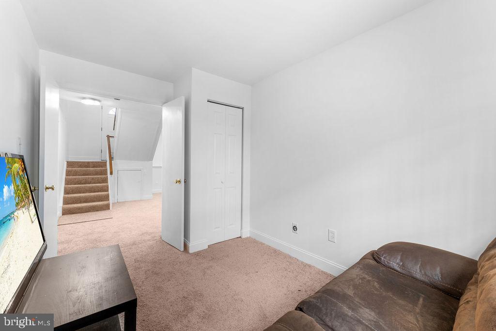 PRINCETON SQUARE - Residential