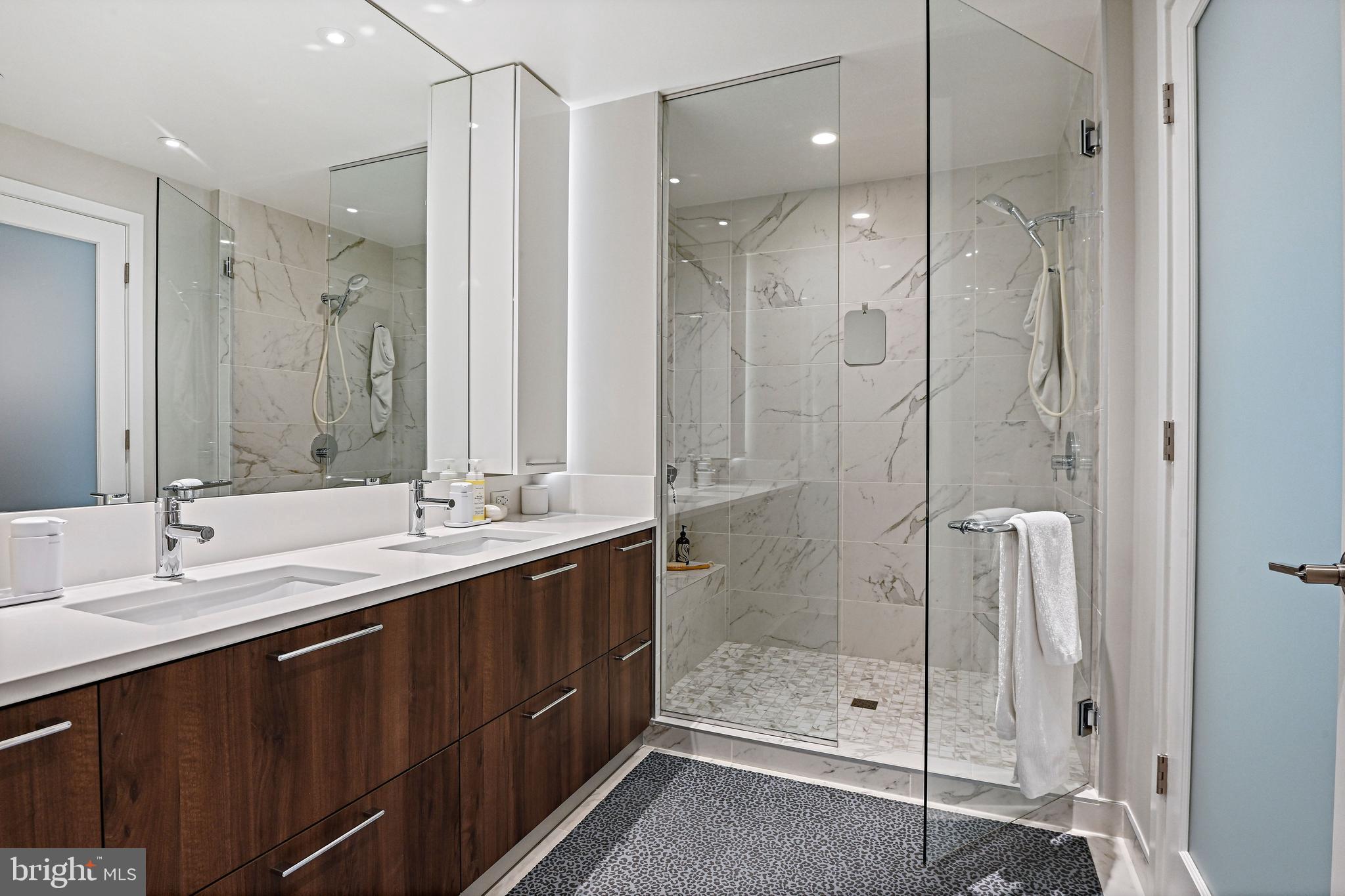 THE VERSE CONDO - Residential