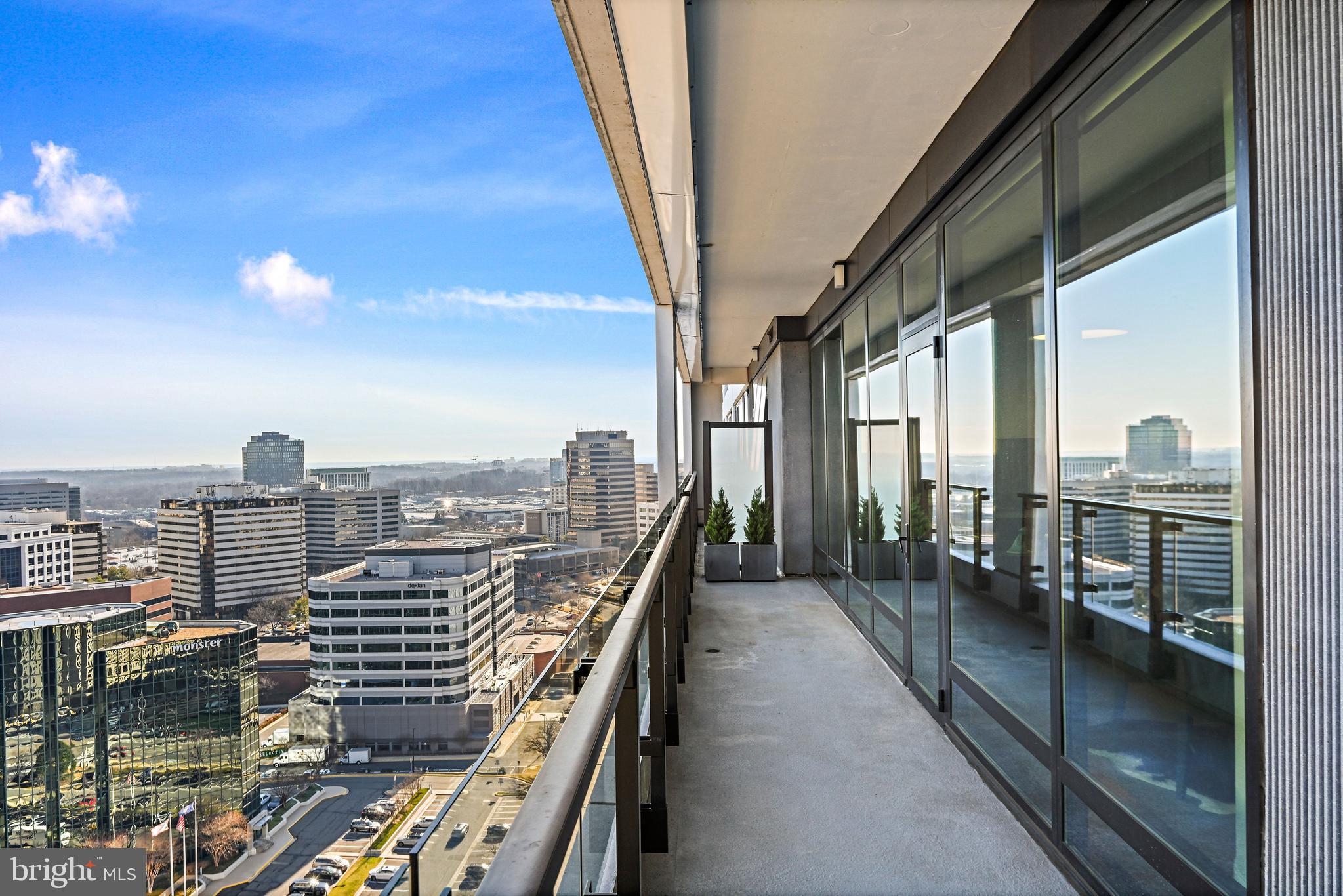 THE VERSE CONDO - Residential