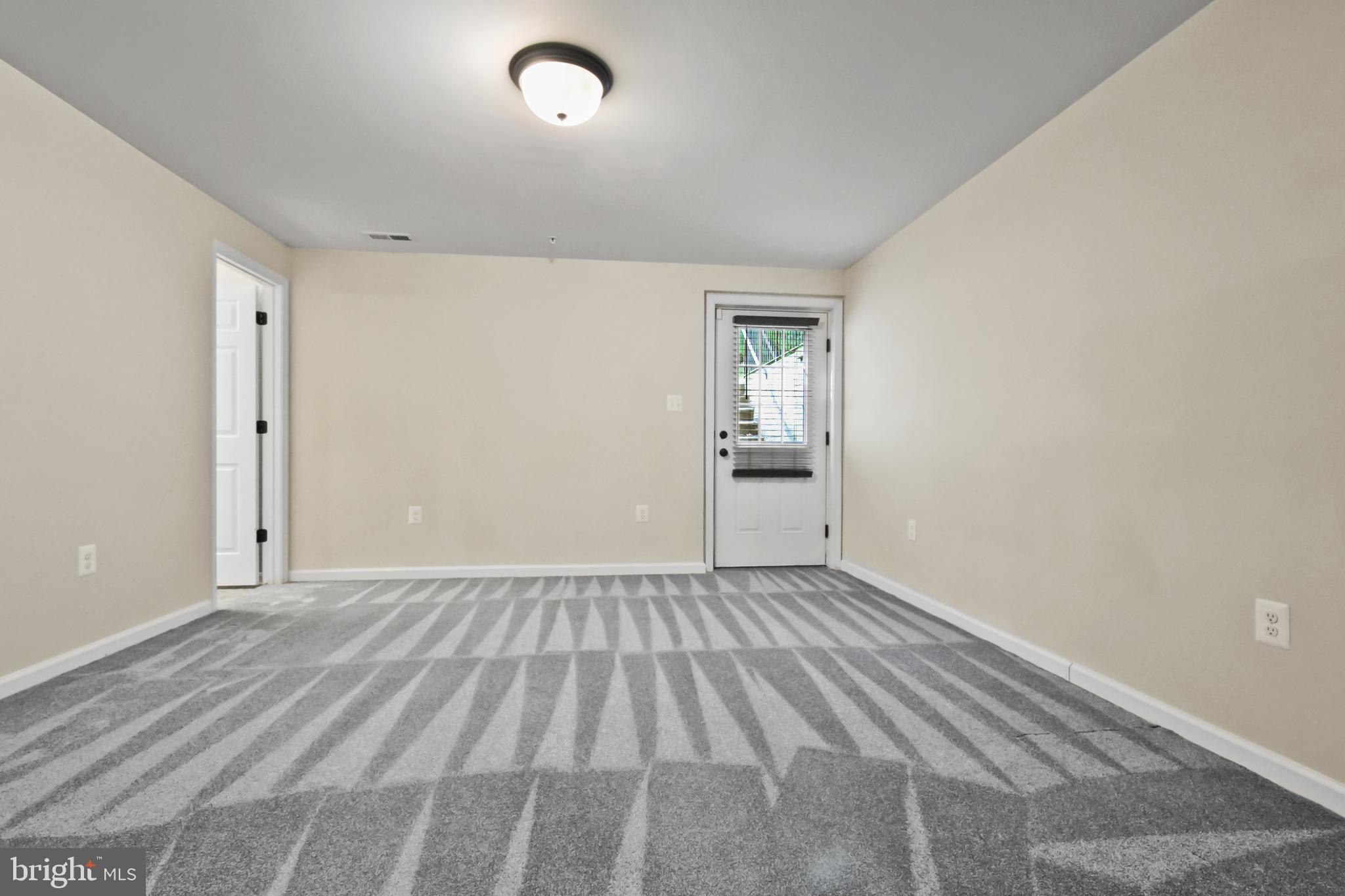 ELIZABETH HILLS PHASE 1 - Residential Lease