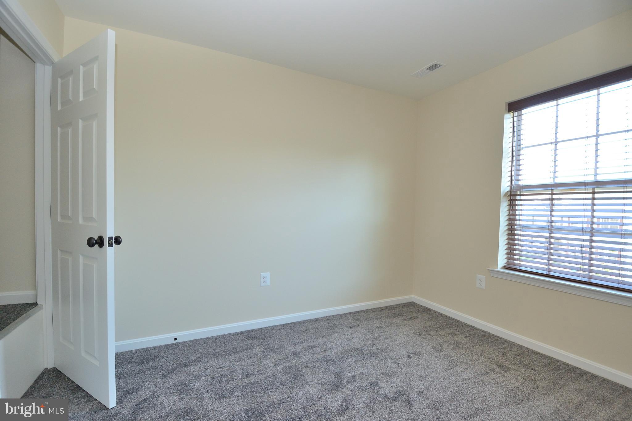 ELIZABETH HILLS PHASE 1 - Residential Lease