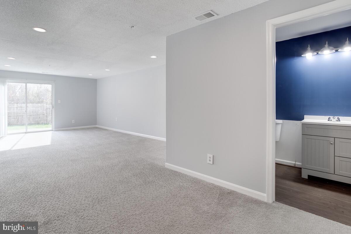 SHEFFIELD GLEN TOWNHOMES - Residential