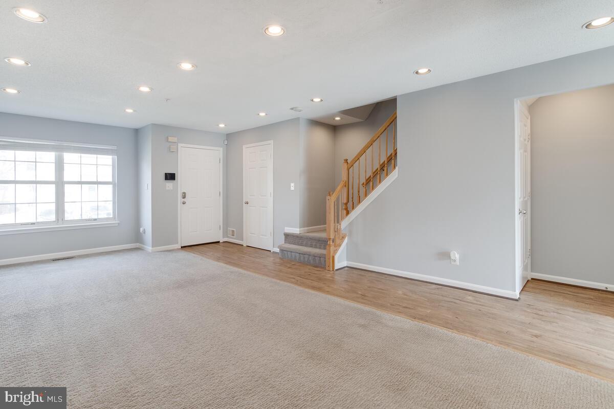 SHEFFIELD GLEN TOWNHOMES - Residential