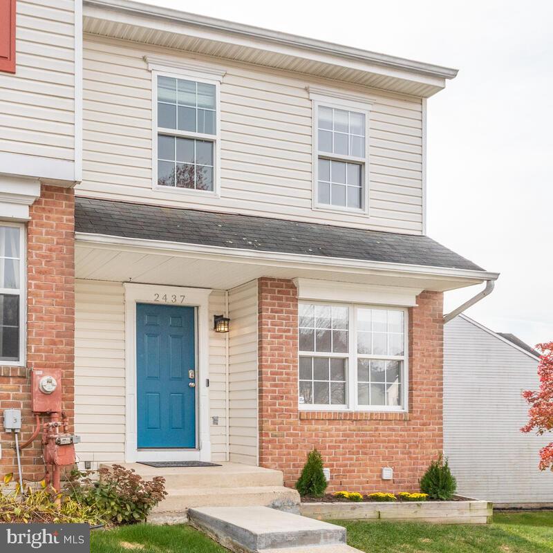 SHEFFIELD GLEN TOWNHOMES - Residential