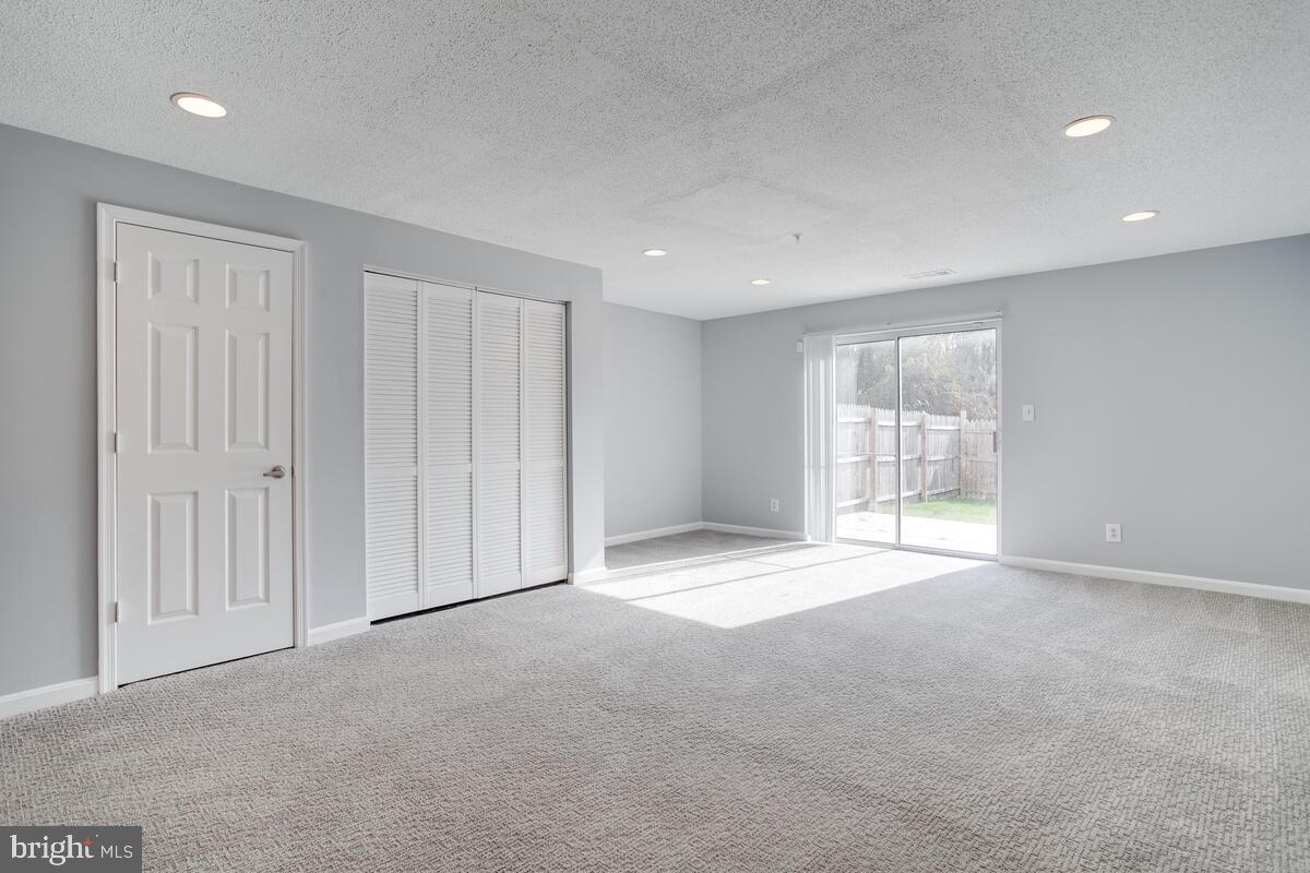 SHEFFIELD GLEN TOWNHOMES - Residential