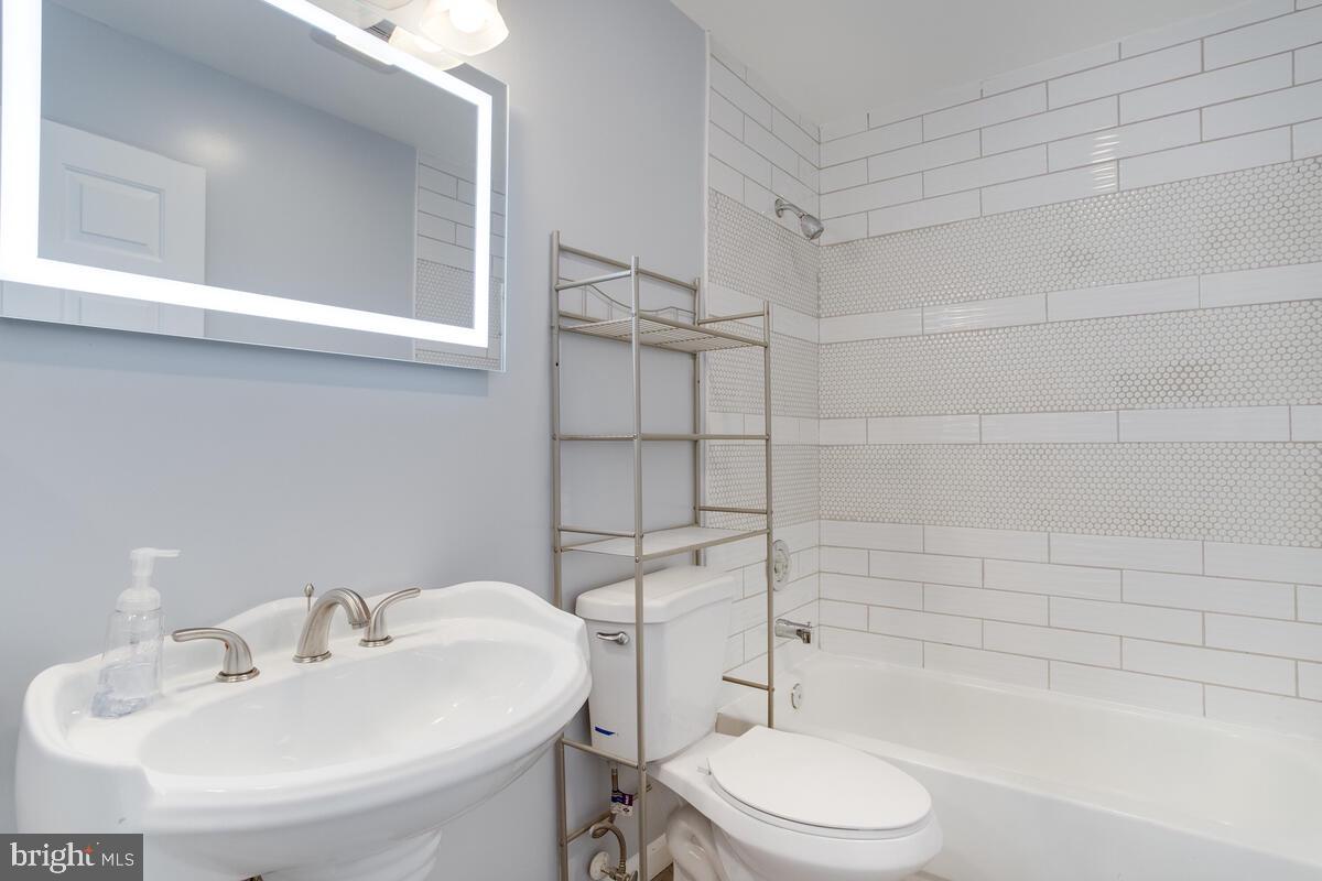 SHEFFIELD GLEN TOWNHOMES - Residential